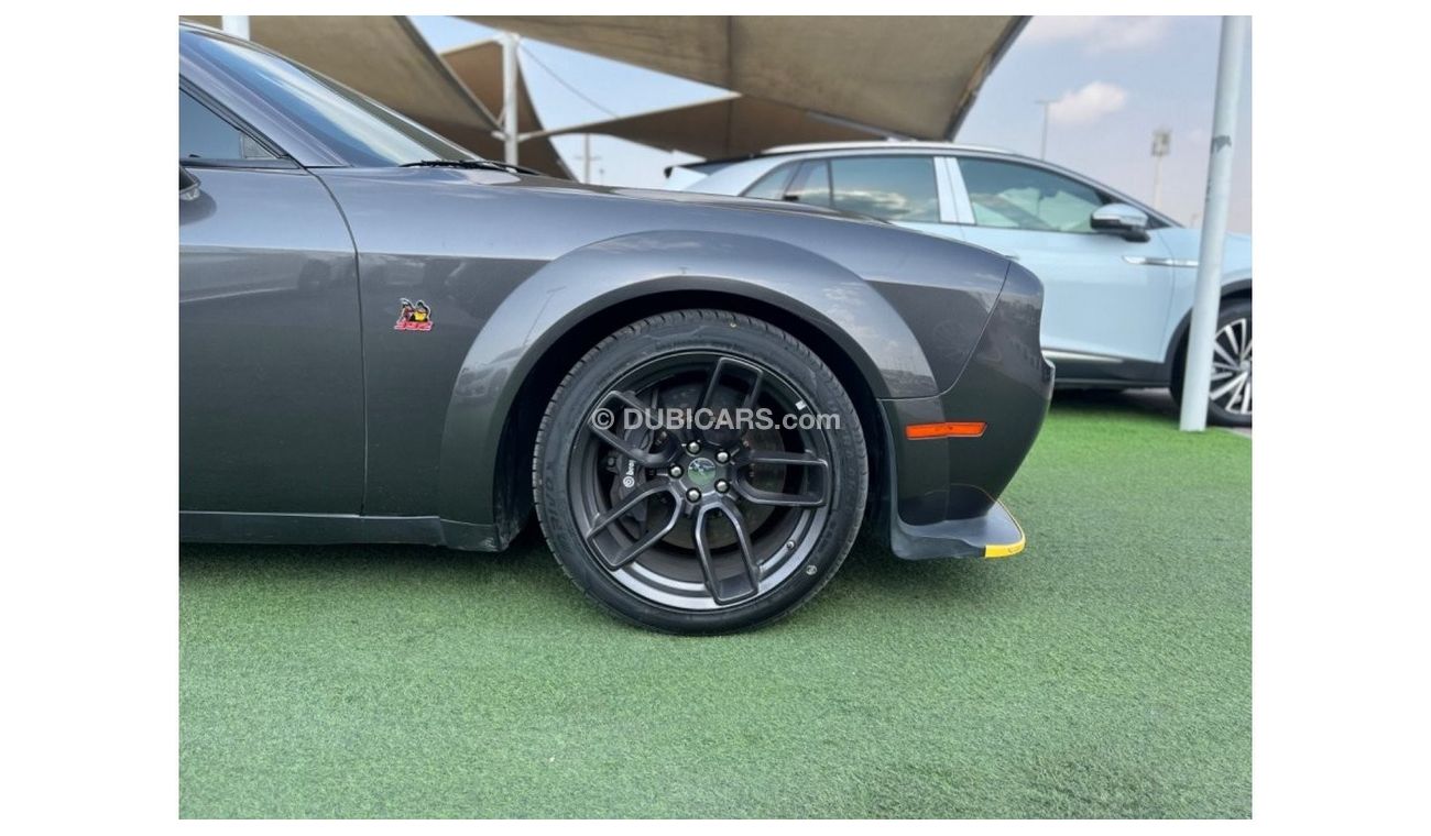 Dodge Challenger SRT8 392 Scat Pack Shaker Dodge Challenger SRT 392 Scat Pack