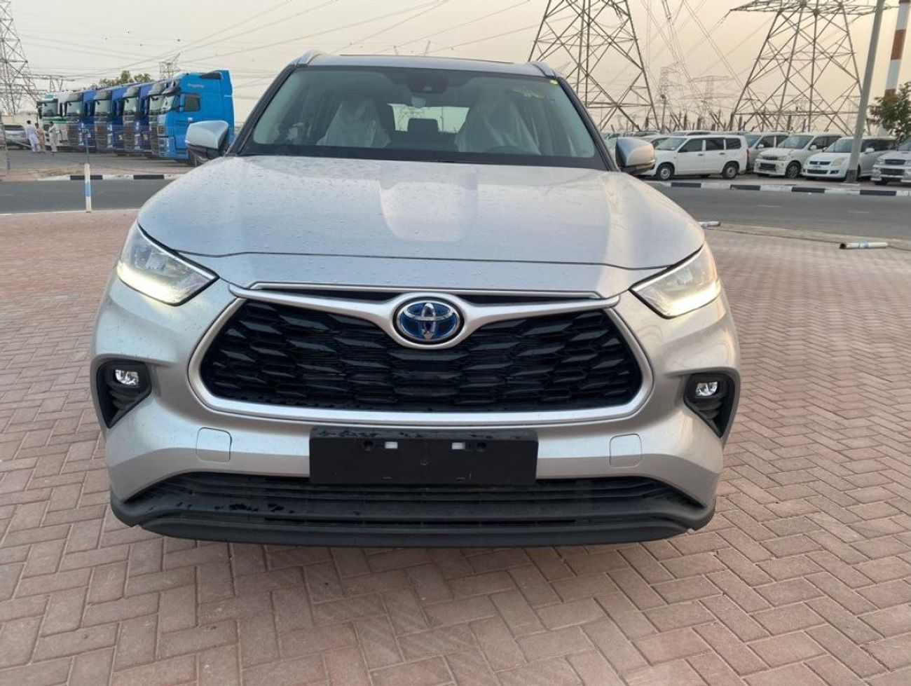 تويوتا هايلاندر 2022 2.5L PETROL GLE HYBRID 4x4 FOR EXPORT