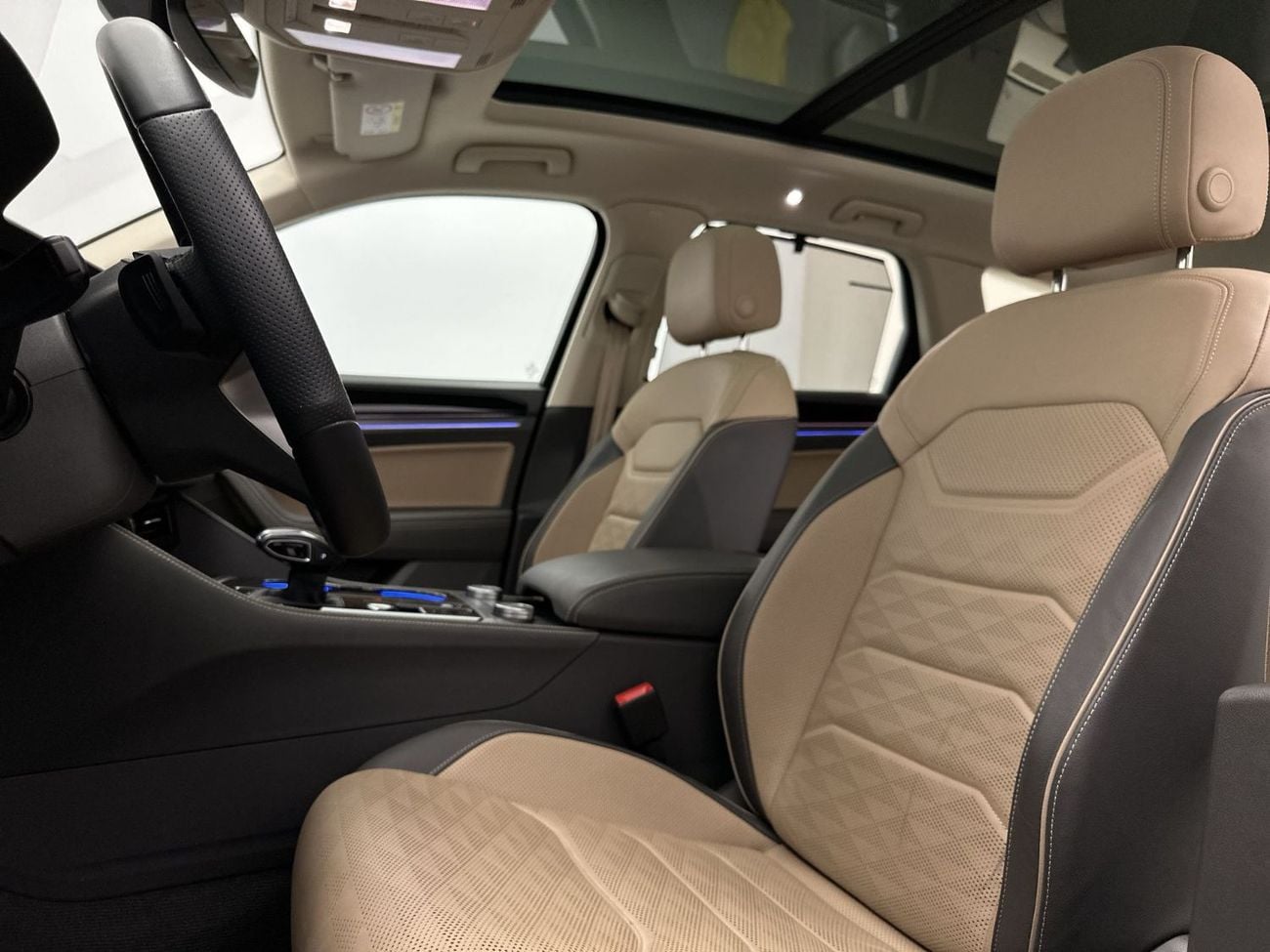 Volkswagen Touareg R-LINE + 3L | Premium Varenna Leather | Massage Seats | Panoramic Sunroof & Advanced Driver Assistance