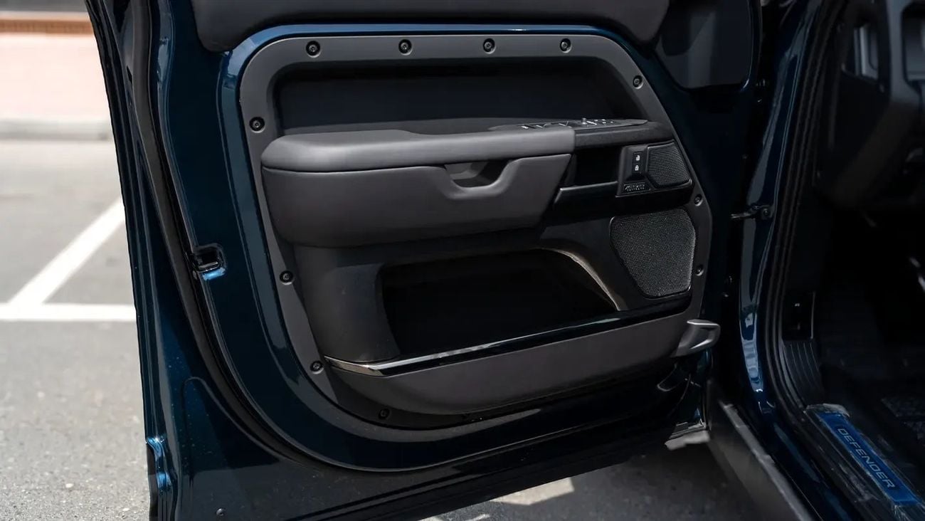 لاند روفر ديفندر Land Rover Defender 110 2026
