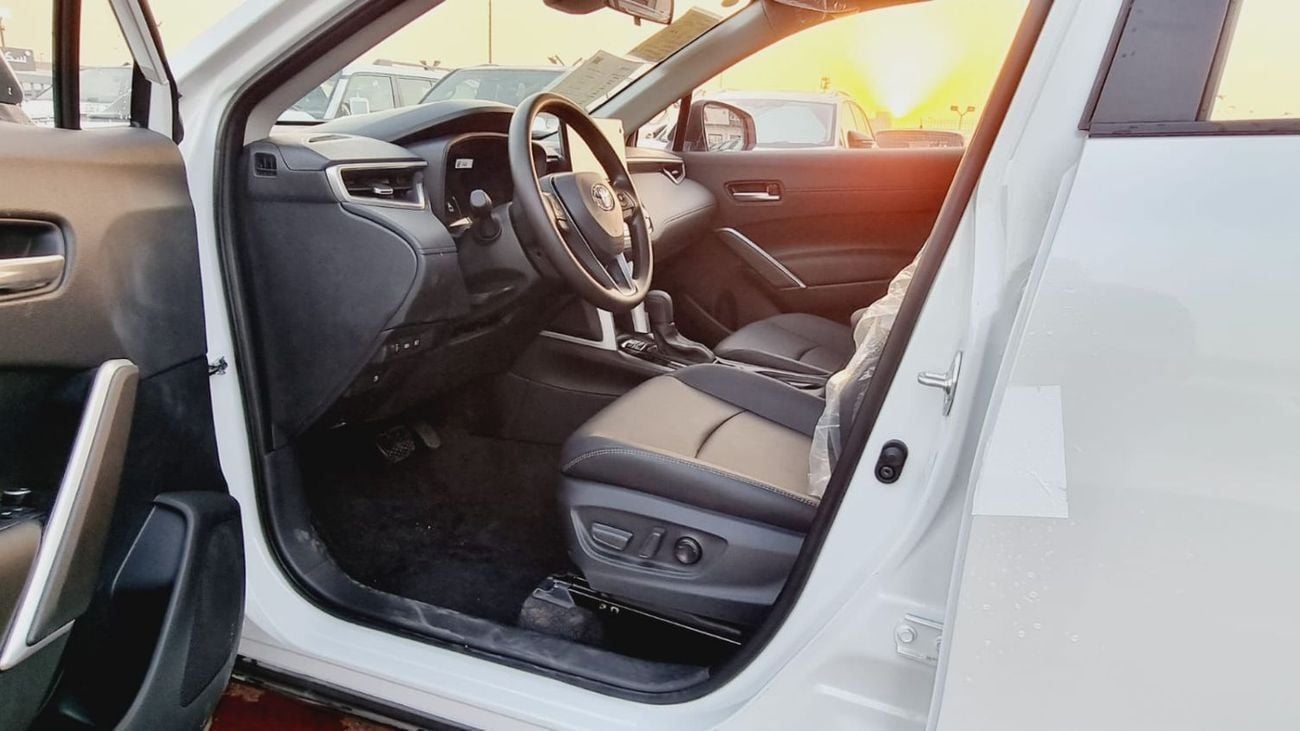 تويوتا كورولا كروس TOYOTA COROLLA CROSS 2.0L HYBRID WITH RADAR MY 2025