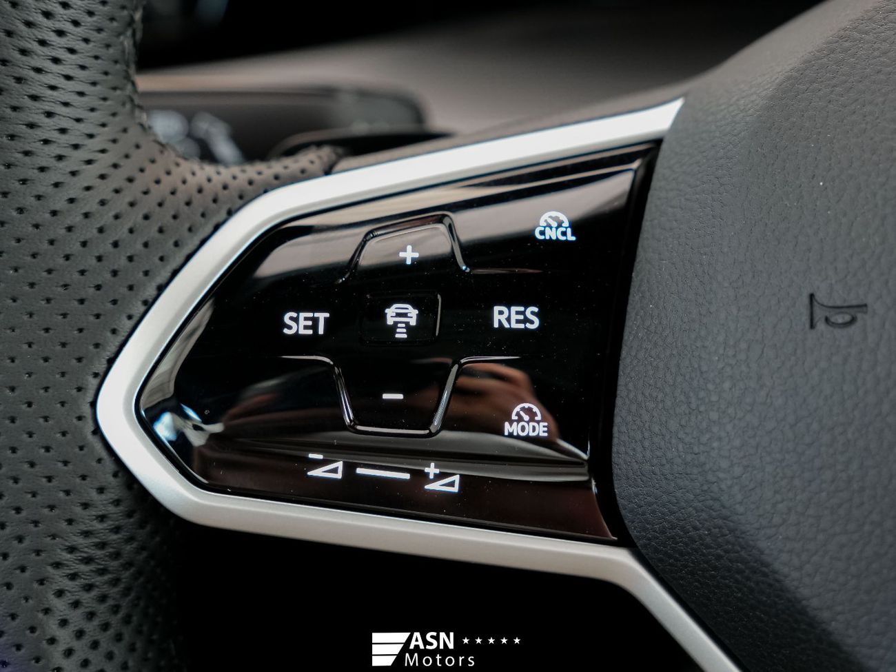 Volkswagen Golf R-Line Black Package 1.5 Turbo 2025 (Harman Kardon + HUD)