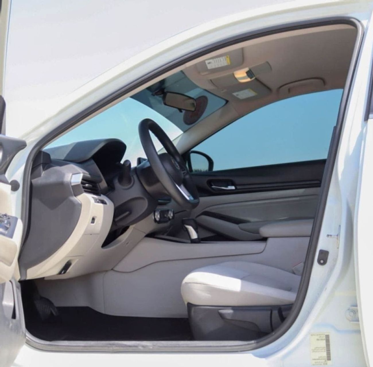 Nissan Altima 2.5 S Nissan Altima 2.5L 2020 original paint GCC  accident-free in excellent condition 888 P.M