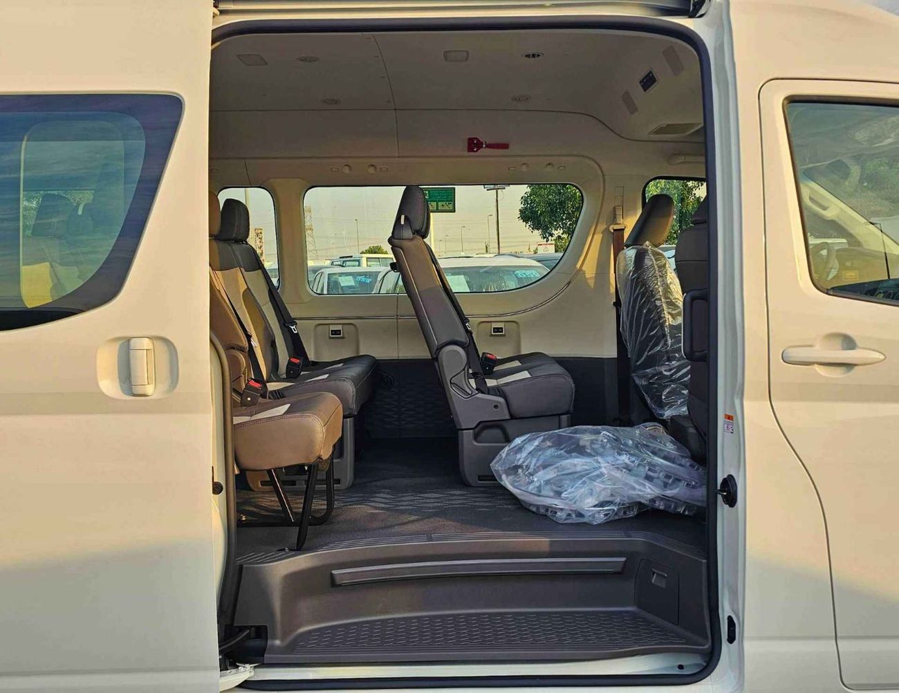 تويوتا هاياس HIGHROOF GL / 13 SEATS WITH LEATHER / 2.8L DIESEL M/T V4 (CODE # HH28GLM)