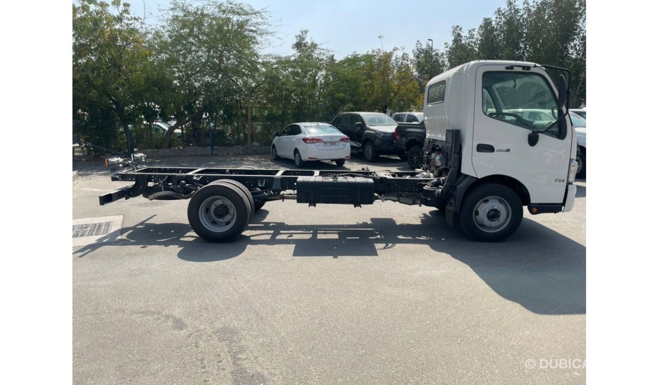 هينو 300 2022 Hino 714 single wide cab Euro4 only chassis 4.0L diesel Brand New