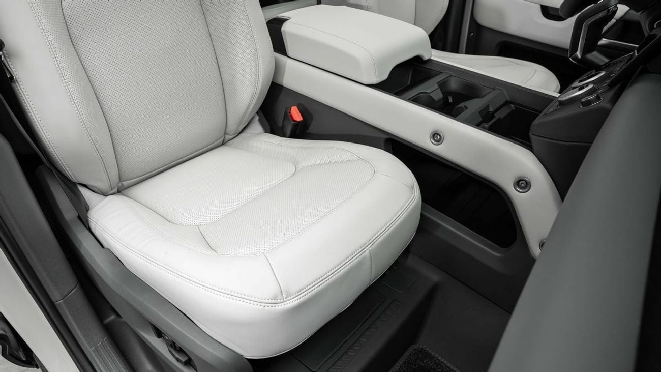 لاند روفر ديفندر X-Dynamic HSE P400e - 2026 - Euro Specs