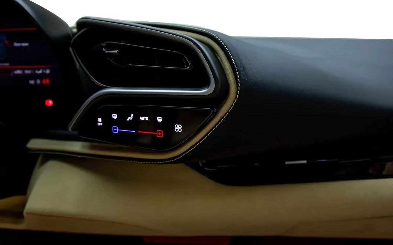 فيراري 296 GTS Standard - GCC Spec - With Warranty and Service Contract-