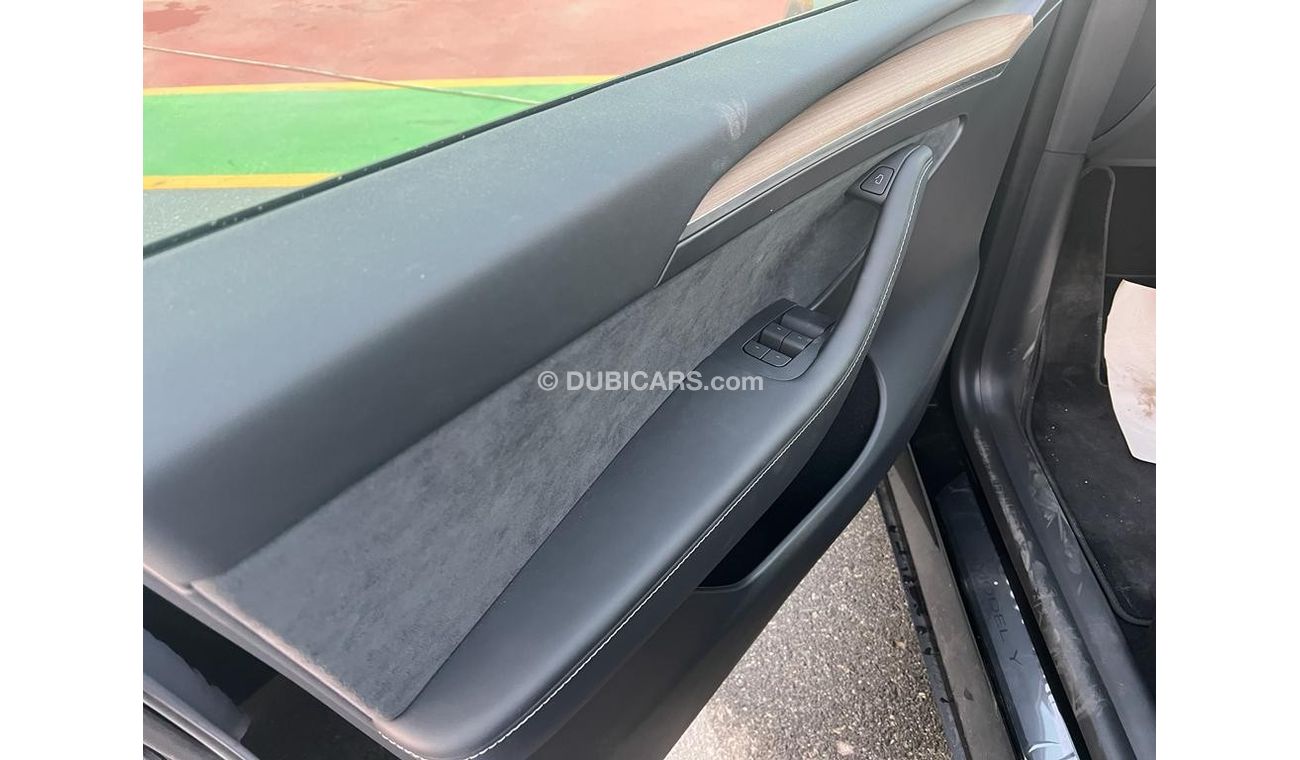Tesla Model Y AWD LONG RANGE