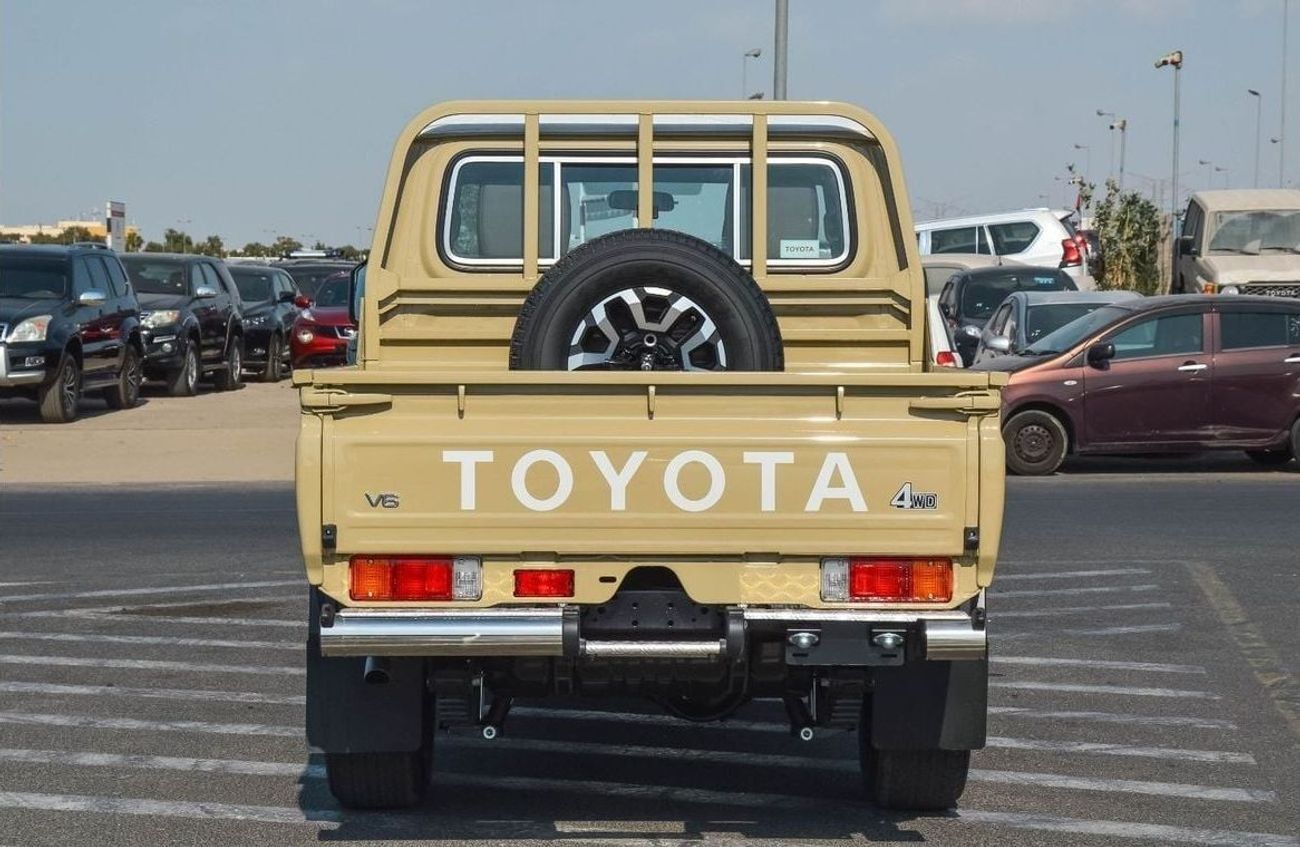 تويوتا لاند كروزر بيك آب TOYOTA LAND CRUISER 79 4.0L AT DC 4WD PICKUP 2025