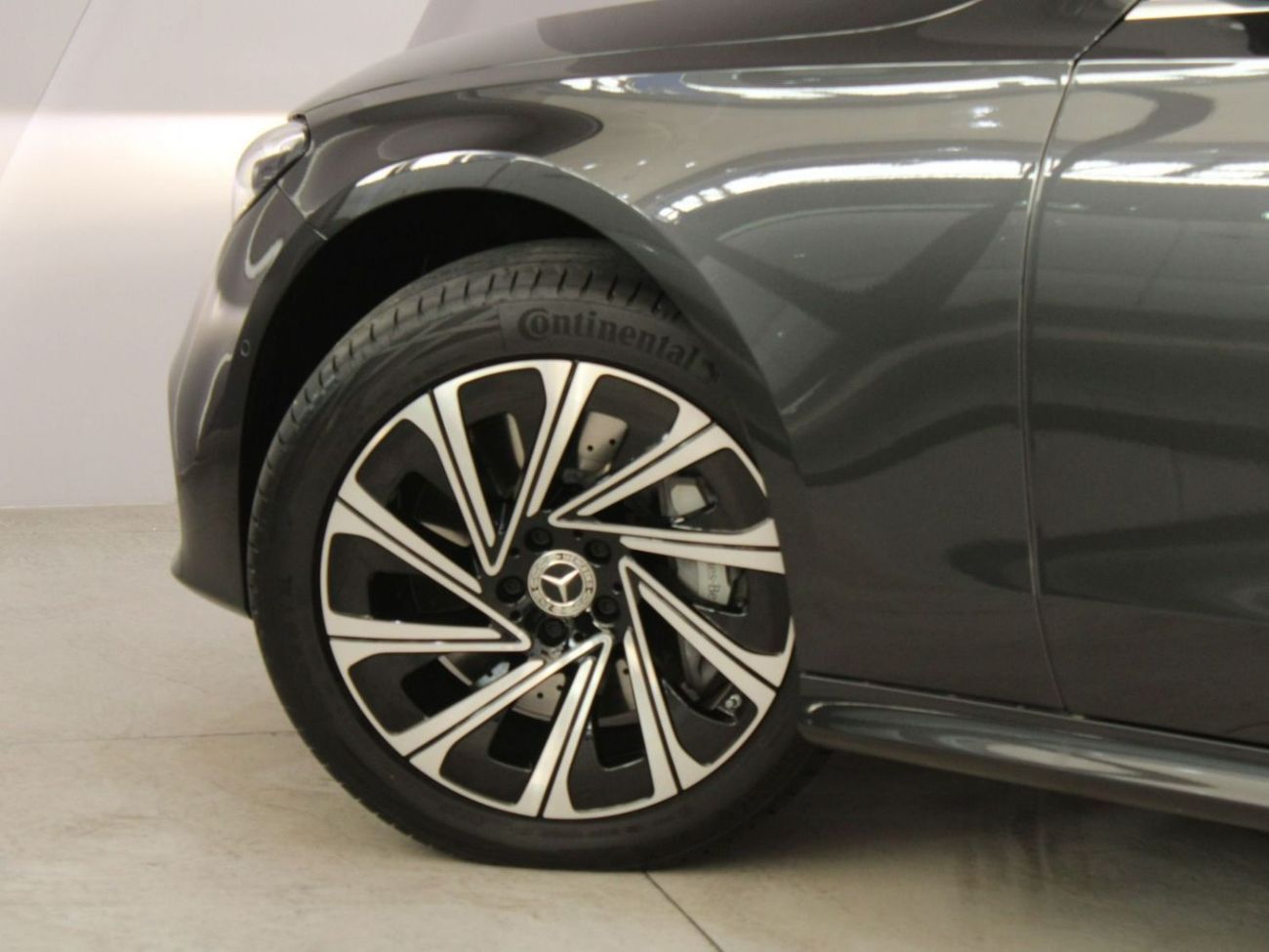 Mercedes-Benz E300 - E300e |  2024 Low mileage