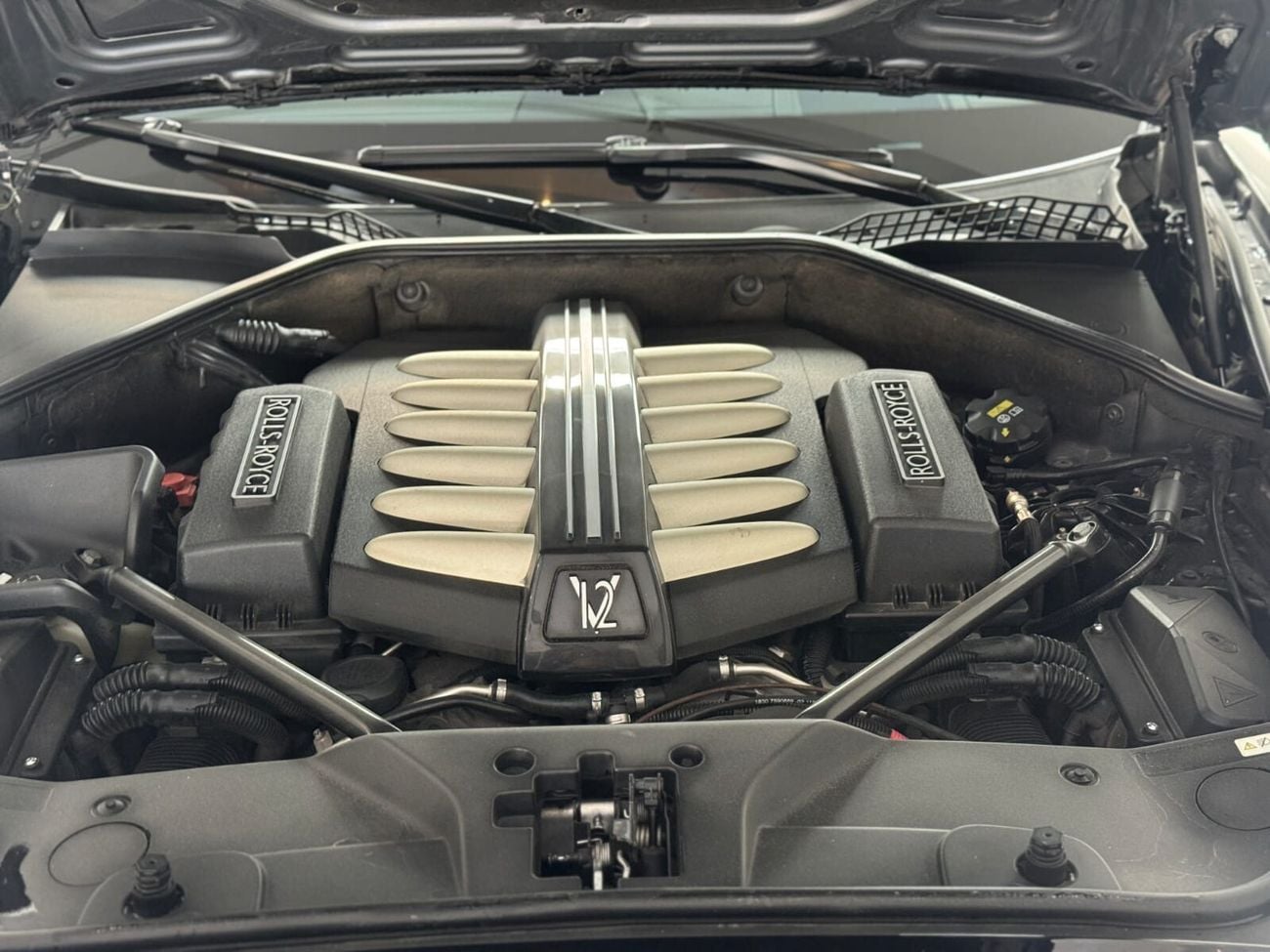 رولز رويس واريث 6.6L شارة سوداء