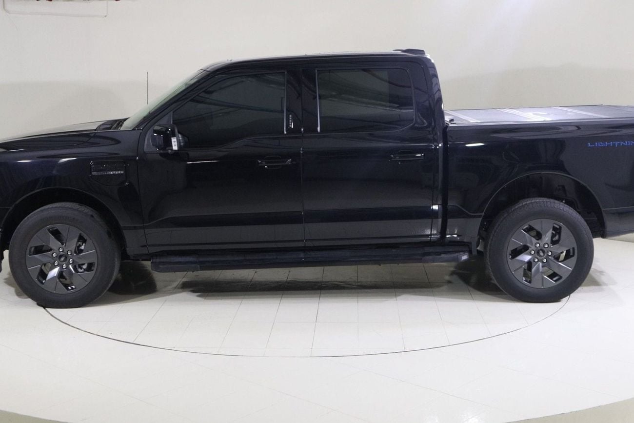 فورد F-150 لايتنينغ LARIAT EXTENDED LT1722 F150 لايتنينج بلاتينيوم كرو بمحركين كهربائيين / شركة الطاير للمحركات / معرض القوز