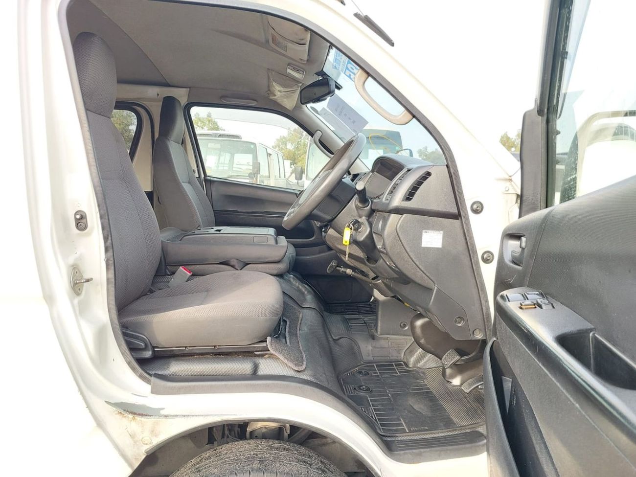 Toyota Hiace TOYOTA HIACE VAN RHD 2015 MODEL 3.0 L DIESEL MANUAL(PM18092)