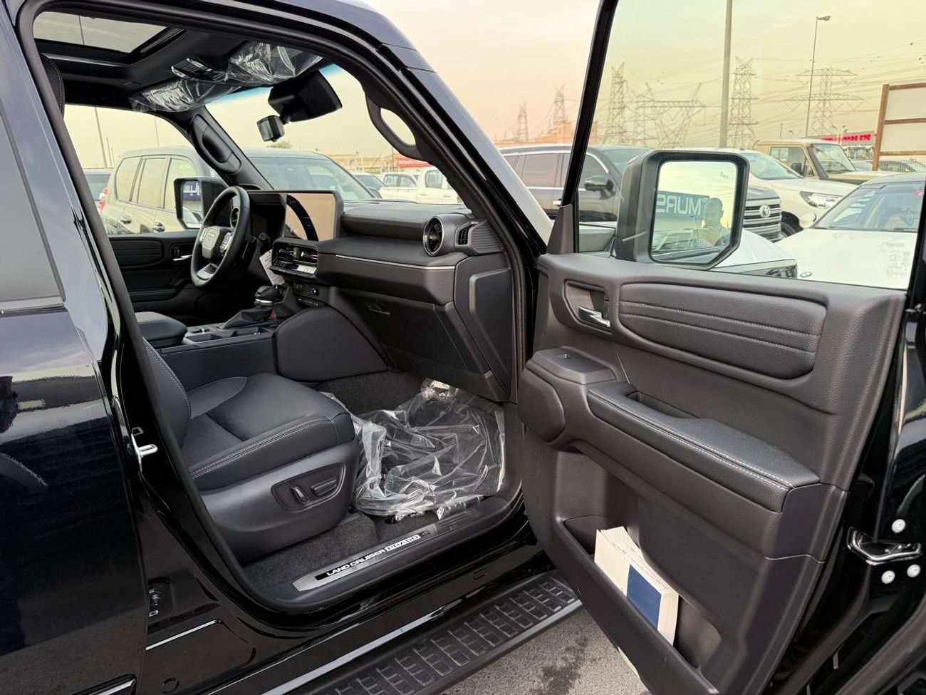 تويوتا برادو Toyota Prado Luxury 2.4L 2026 With Panoramic Sunroof Black Petrol (Export Only)