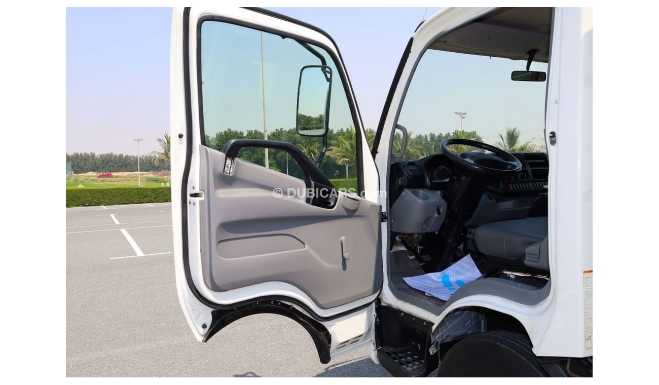 Hino 300 Short Chassis Truck with Grill Body | GCC Specs | Excellent Condition