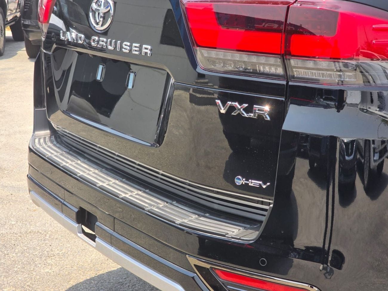 تويوتا لاند كروزر 3.5L HYBRID VXR 7 Seater Full Option