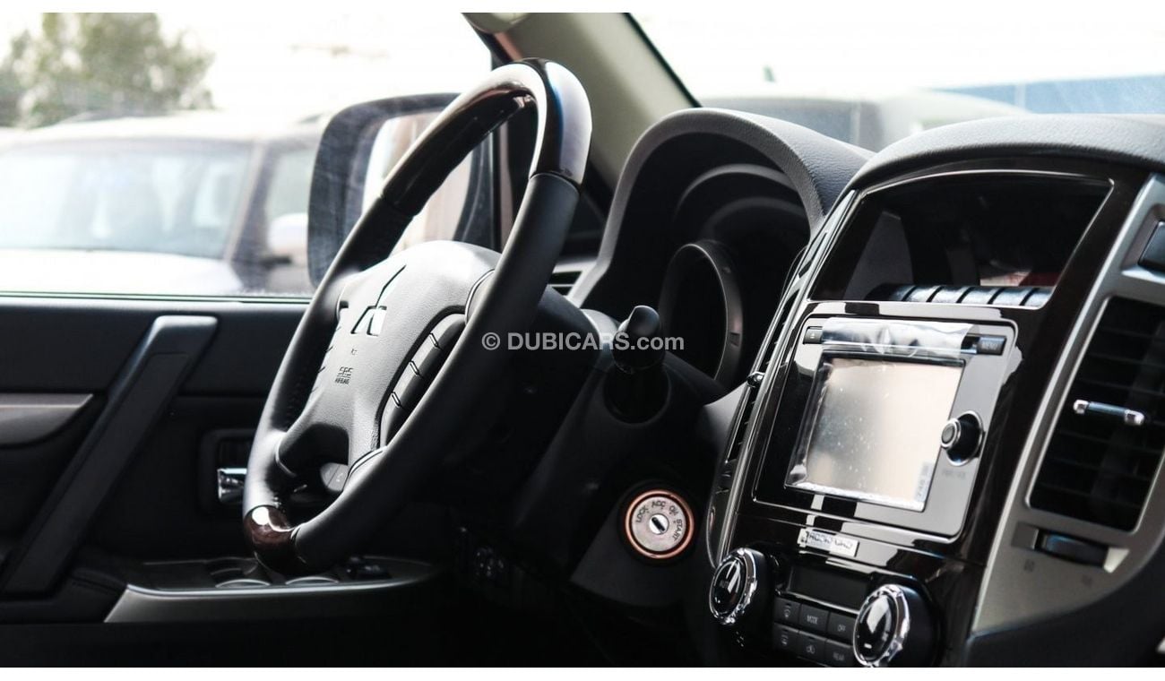 Mitsubishi Pajero 2020 3.8L | BLACK/BLACK | GCC specs Full Option | Export Price