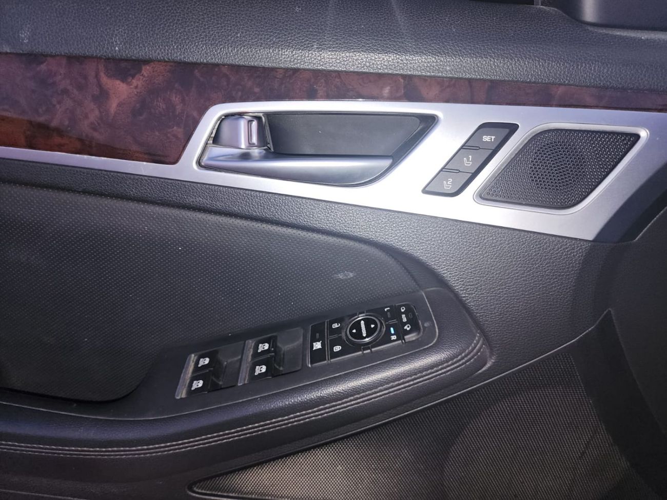 هيونداي جينيسس HYUNDAI GENESIS 2016 FRESH IMPORT WITH LOW MILEAGE