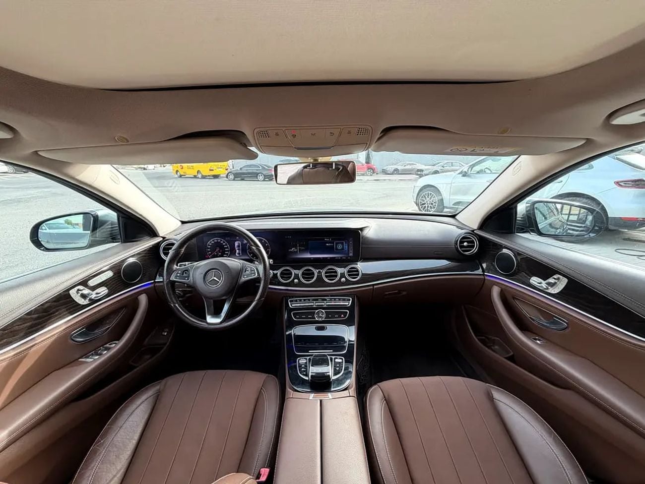 مرسيدس بنز E200 E 200 Exclusive | GCC Specs | Pristine Condition