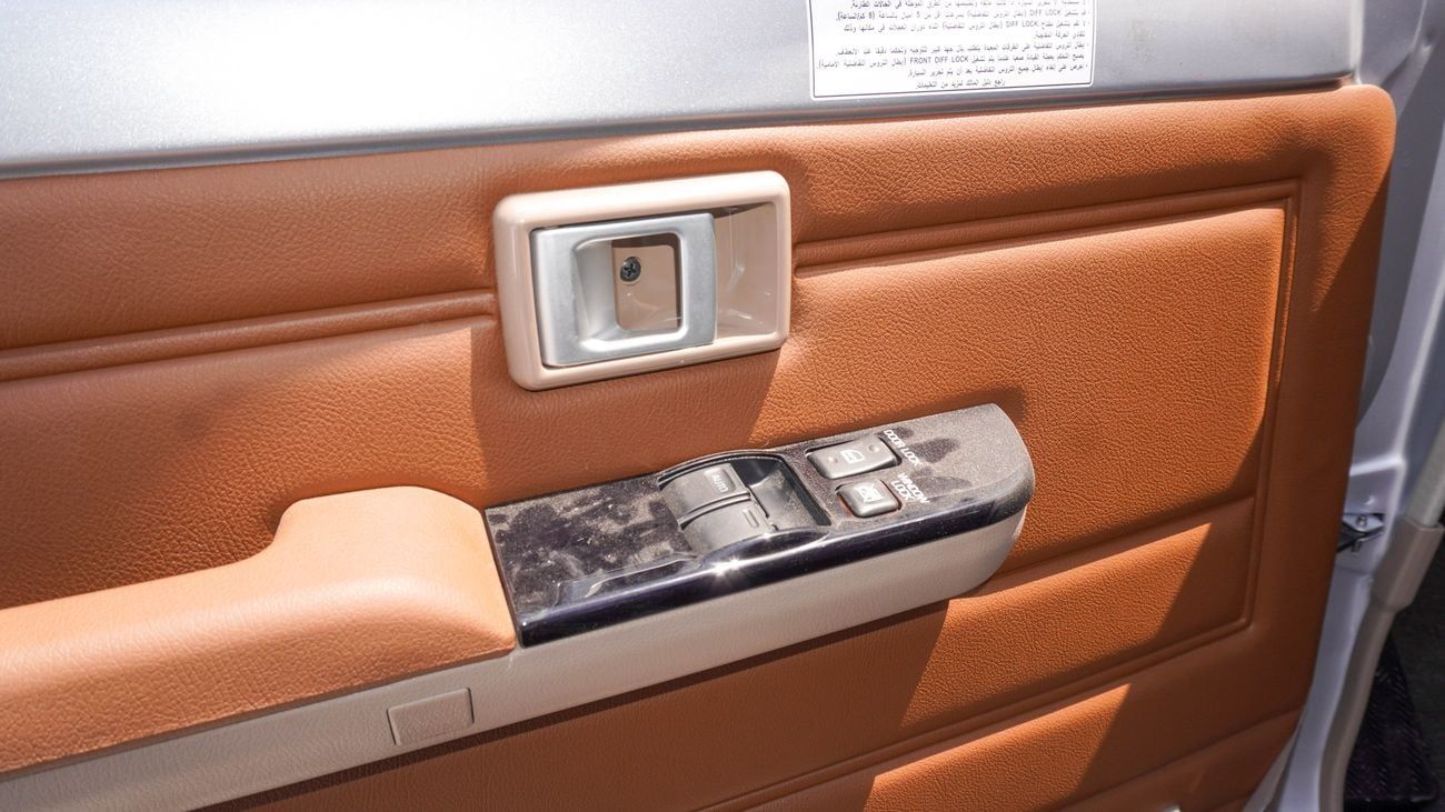 Toyota Land Cruiser 70 LX 4.0 L V6