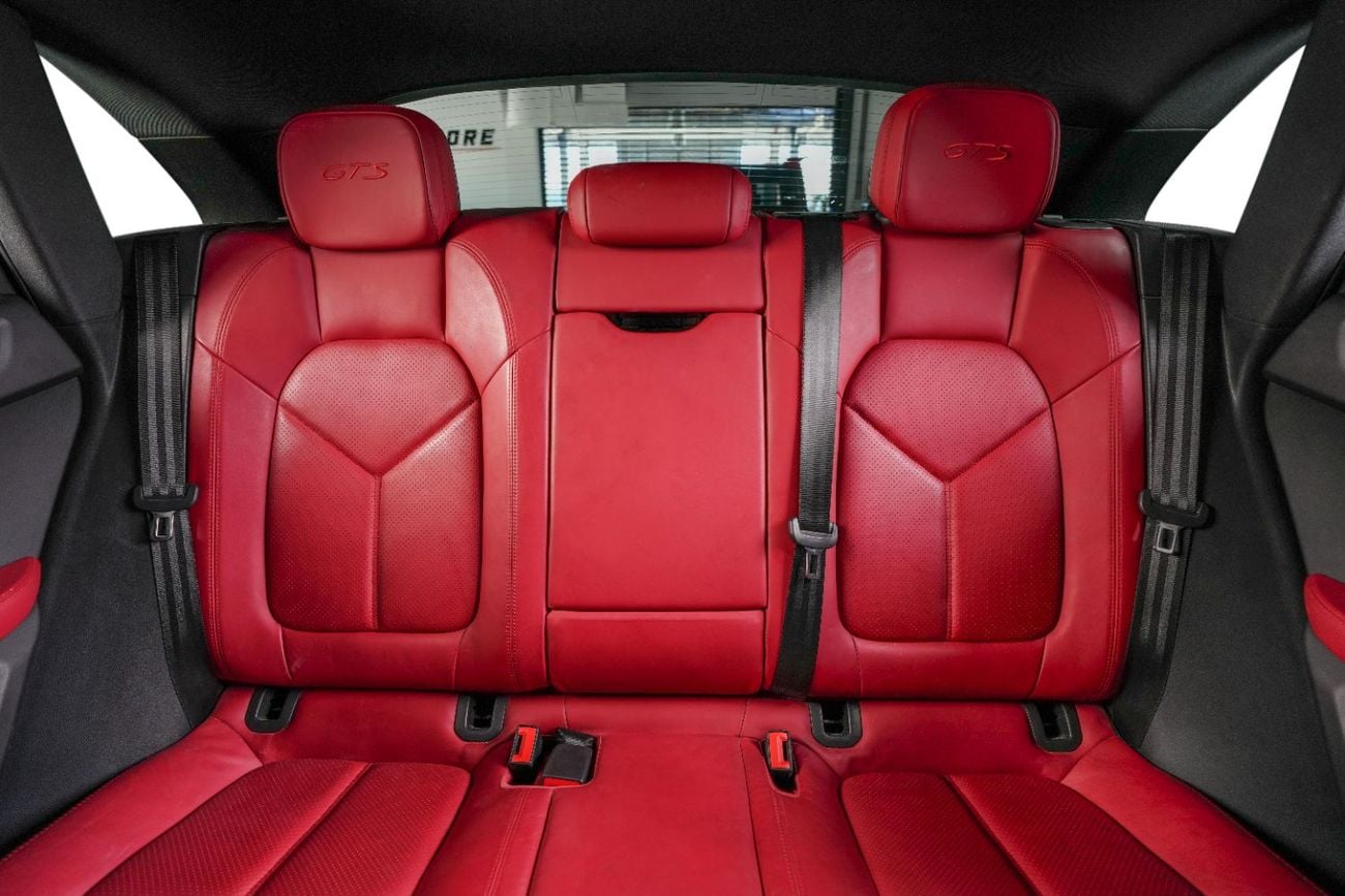 Porsche Macan GTS 3.0L (360 HP) Red Brake Calipers- GCC- Full Porsche Service history