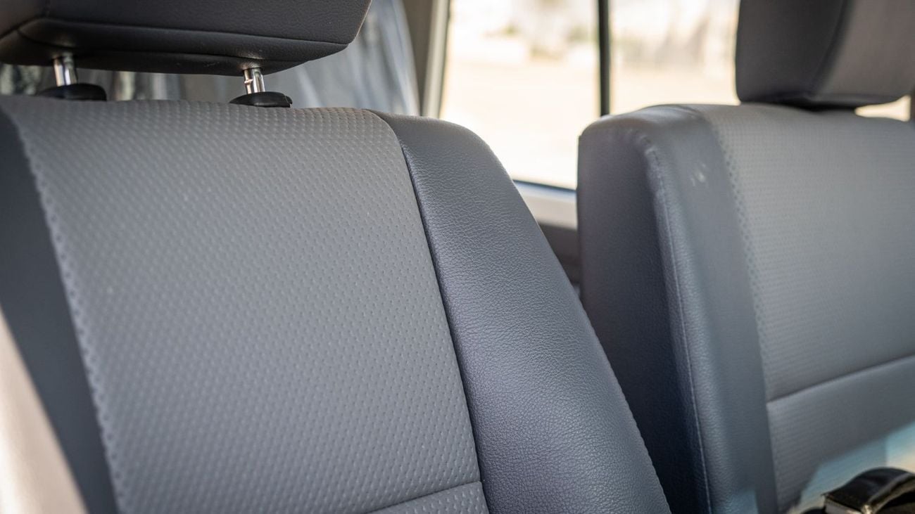 تويوتا لاند كروزر 70 LC76 4.2L DSL 2025YM [RHD]