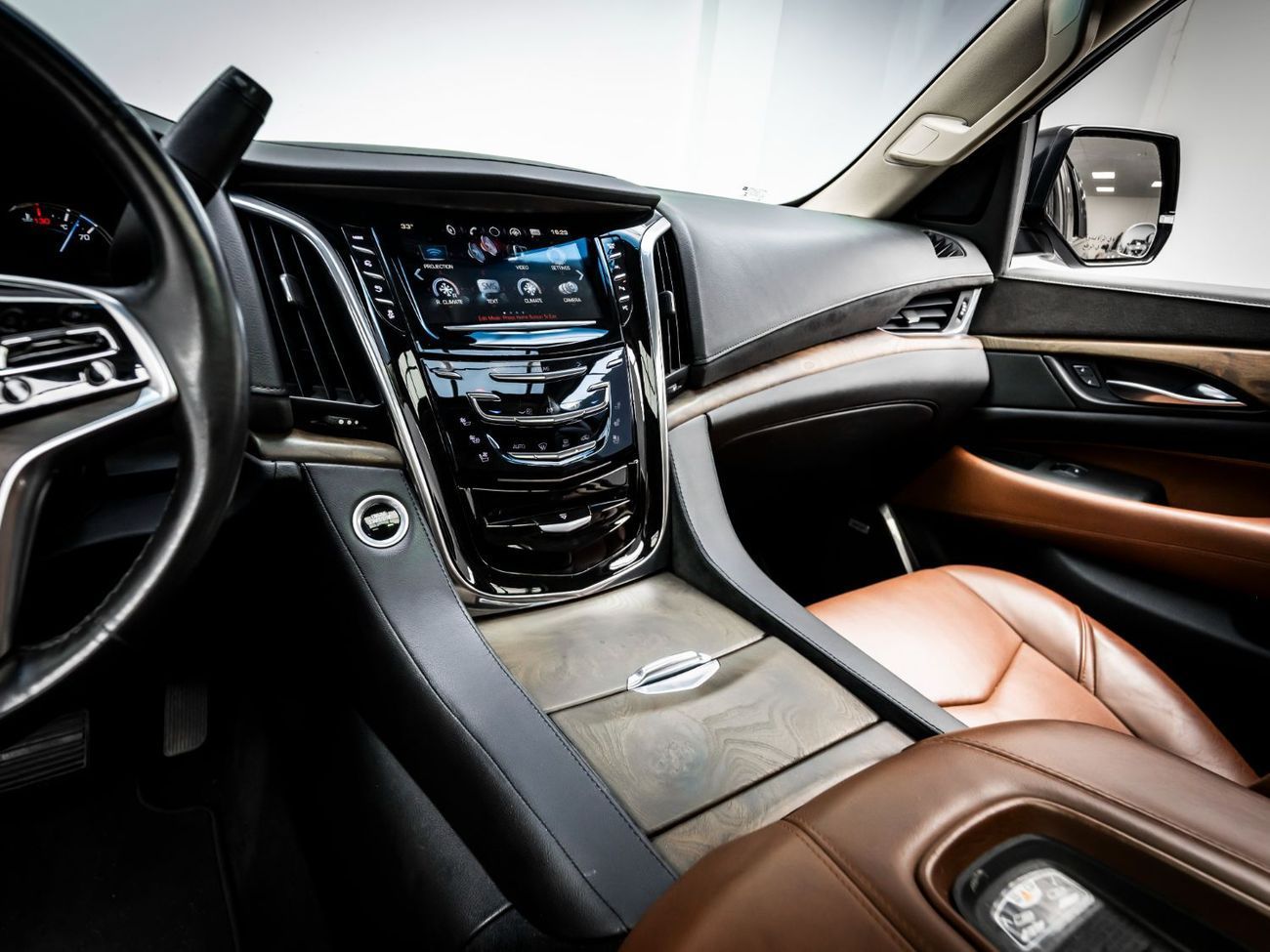 Cadillac Escalade Std 6.2L 2017 Cadillac Escalade, 1 Year Warranty, Full Service History, Low KMs, GCC