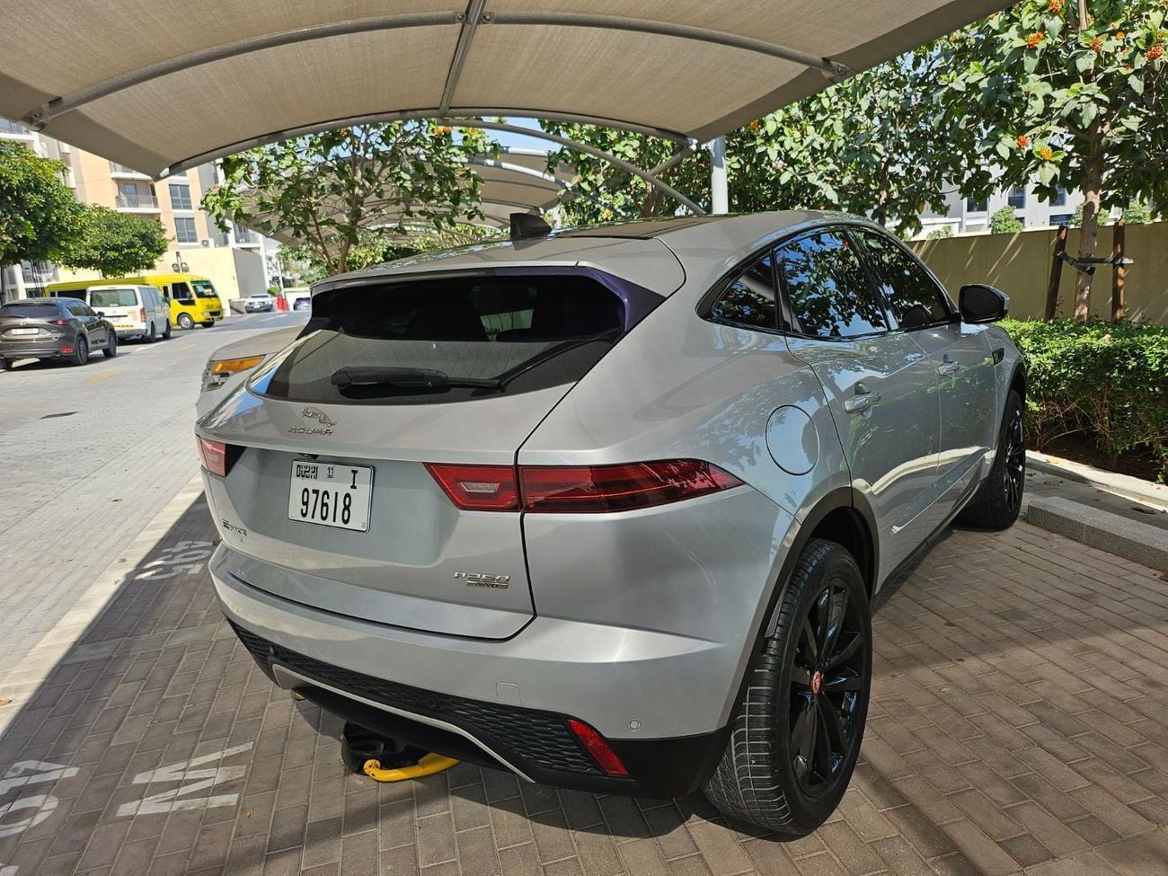 جاكوار E Pace فرصة لا تُعوض! جاكوار E-Pace R-Dynamic موديل 2022 | المالك الأول | 35,300 كم – بحالة الوكالة!