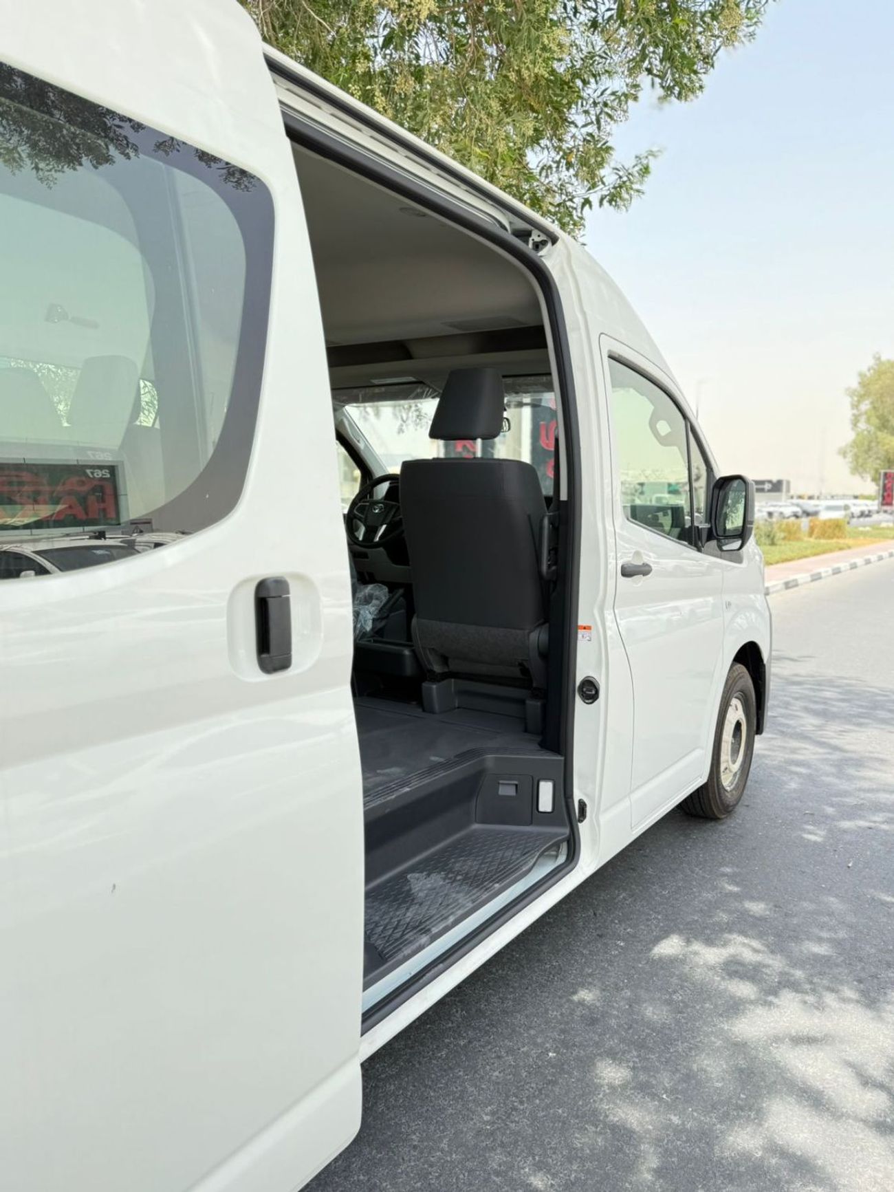 Toyota Hiace GL -High Roof Commuter 3.5L A/T
