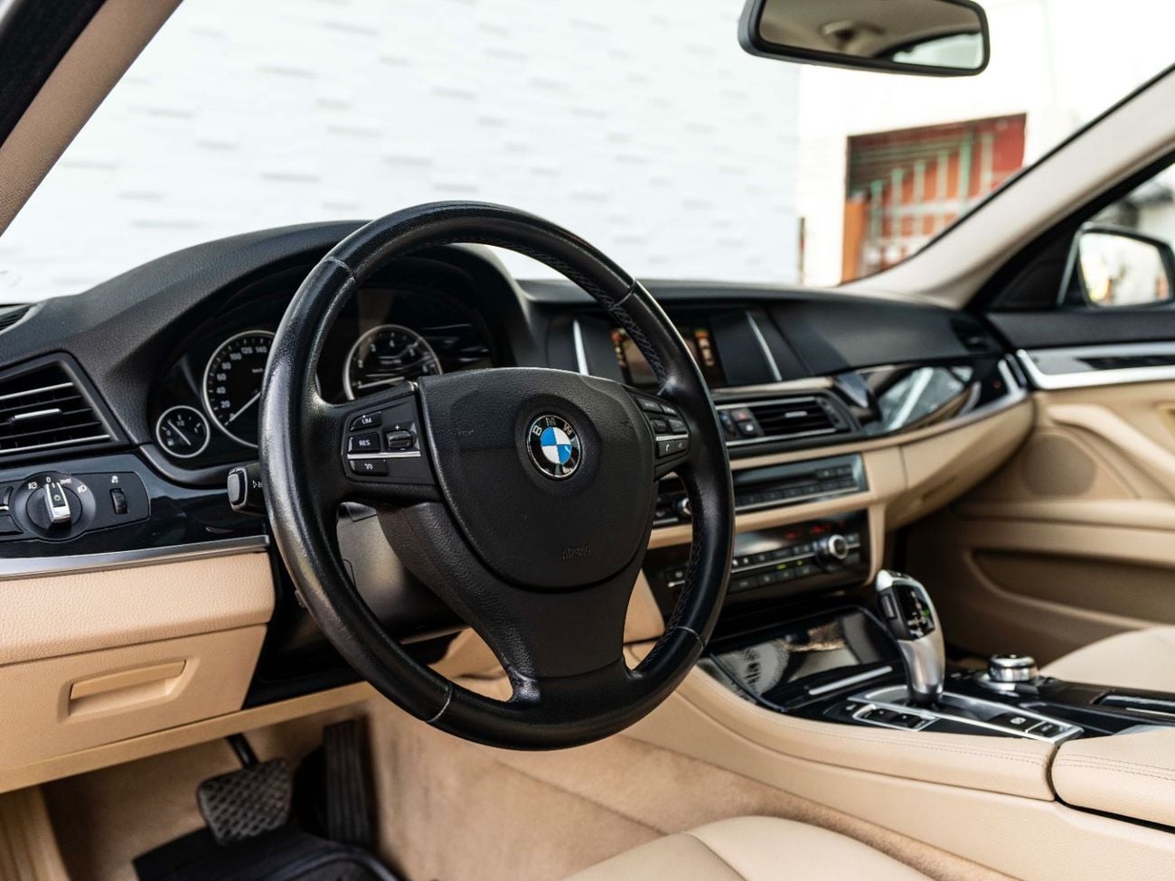 بي أم دبليو 520i Exclusive 1.6L