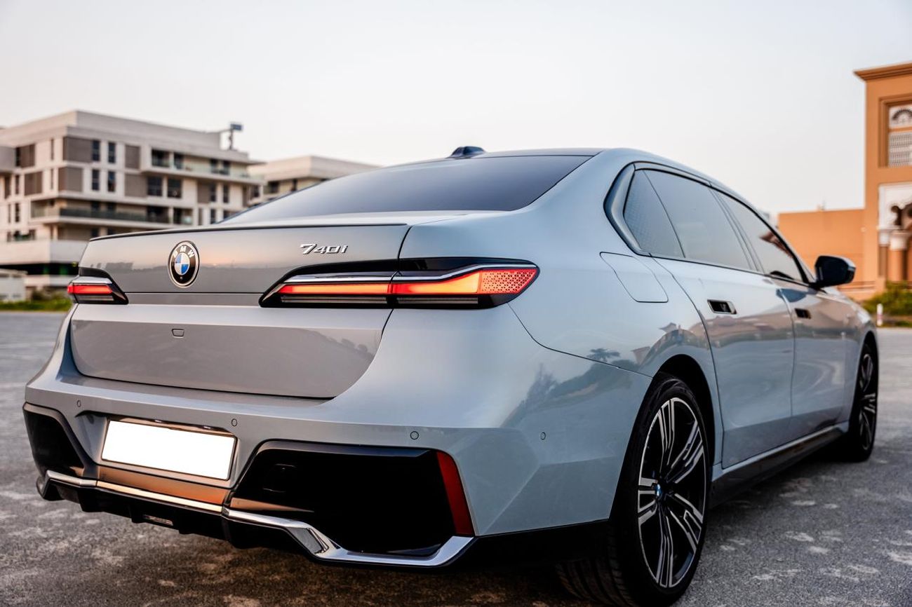 BMW 740i | M Sport Package | GCC Specs | Dealer Warranty & Service Contract till Dec 2027