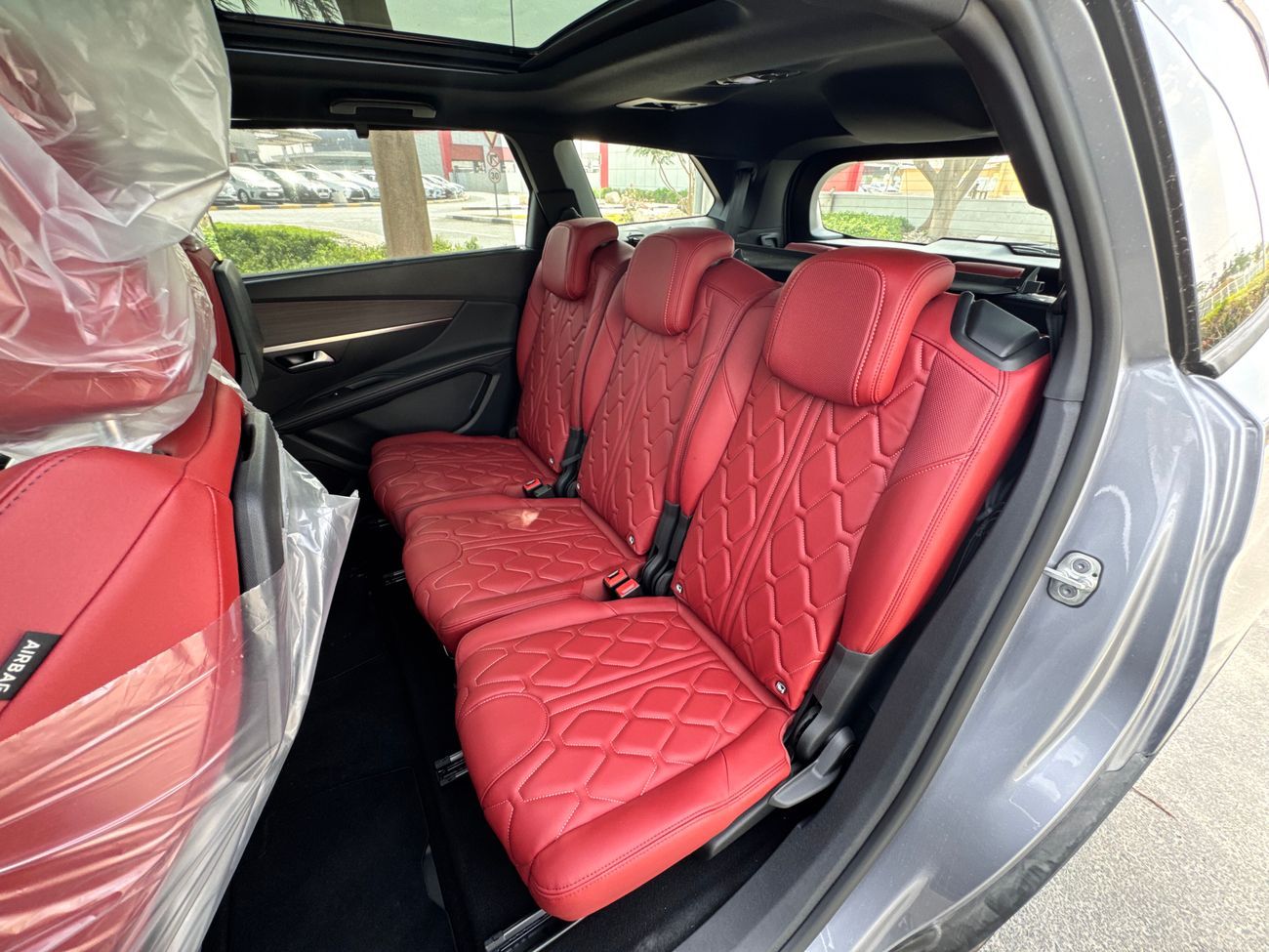 بيجو 5008 2025 PEUGEOT 5008 GT 1.6L CUV FWD 7-Seats 5Doors brand new 0km