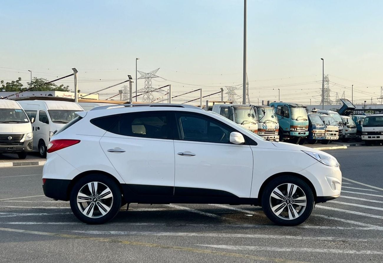 هيونداي توسون  2014 Hyundai Tucson 2.4L V4 - Rear Camera - panoramic sunroof - Leather Seats