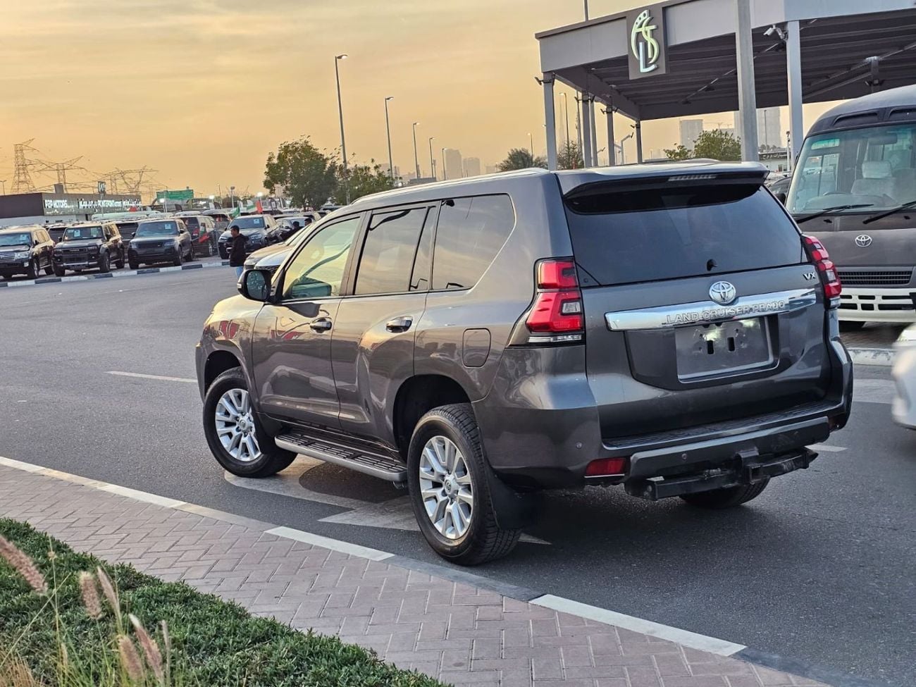 Toyota Prado VX 2.8L LHD V4 Diesel engine Grey Color Automatic transmission 4WD 7 Seater 5 Doors