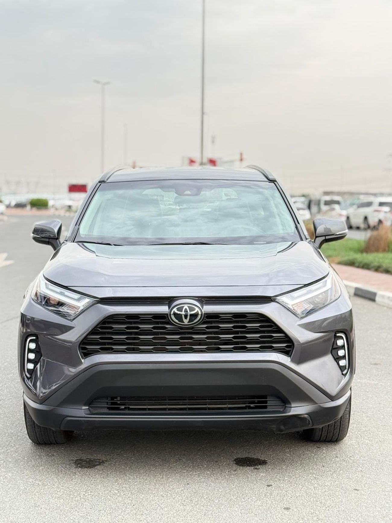 Toyota RAV4 XLE 2.5L push start 2024