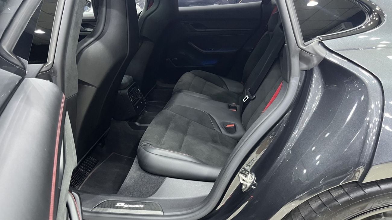 بورش تايكان Porsche Taycan GTS 2022