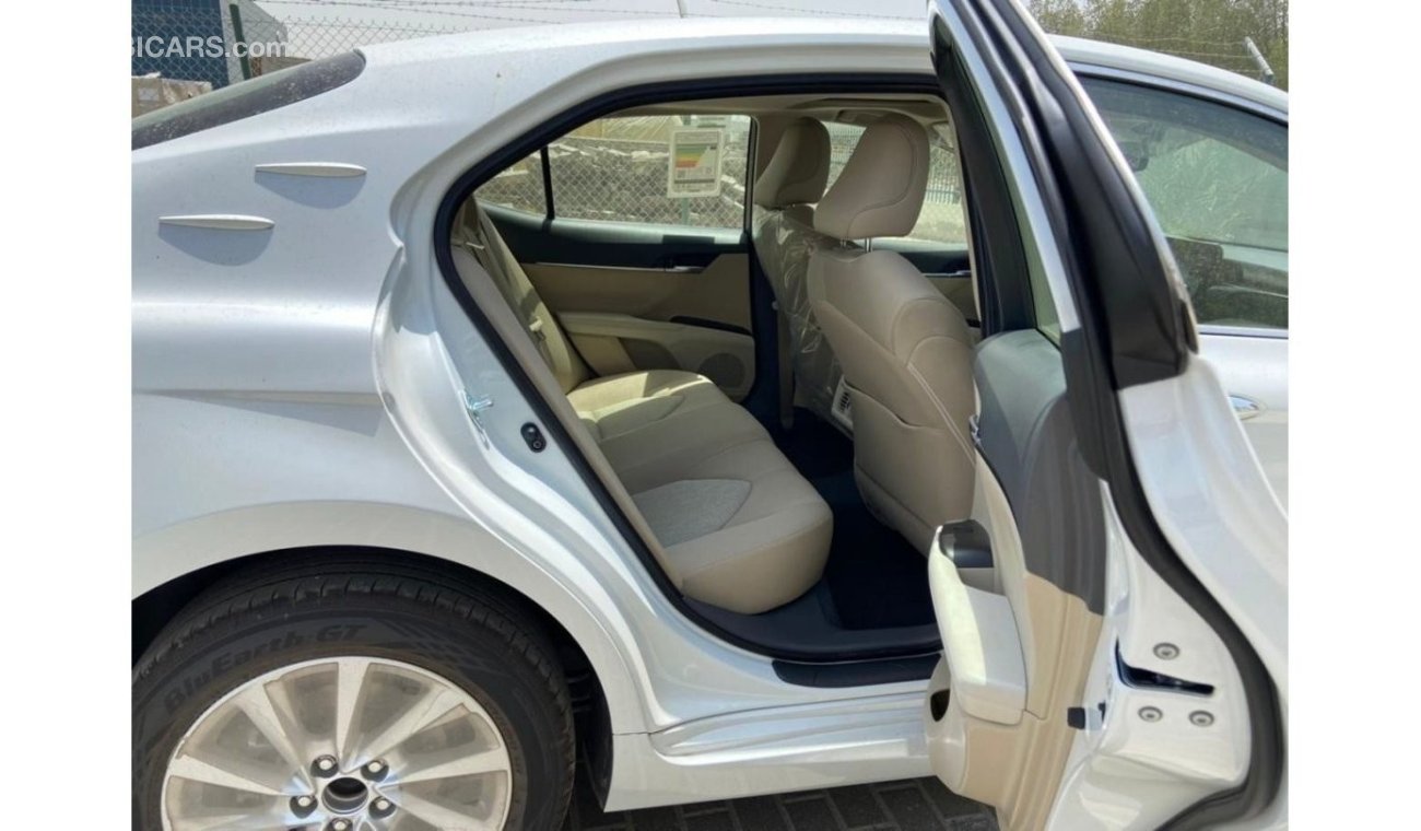 تويوتا كامري 21YM CAMRY 2.5 GLE -  White and Black