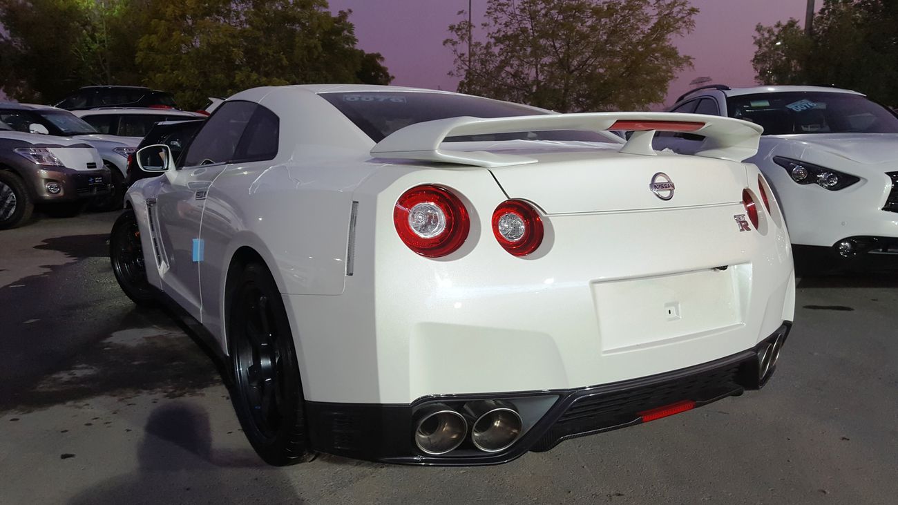 Nissan GTR BLACK EDITION