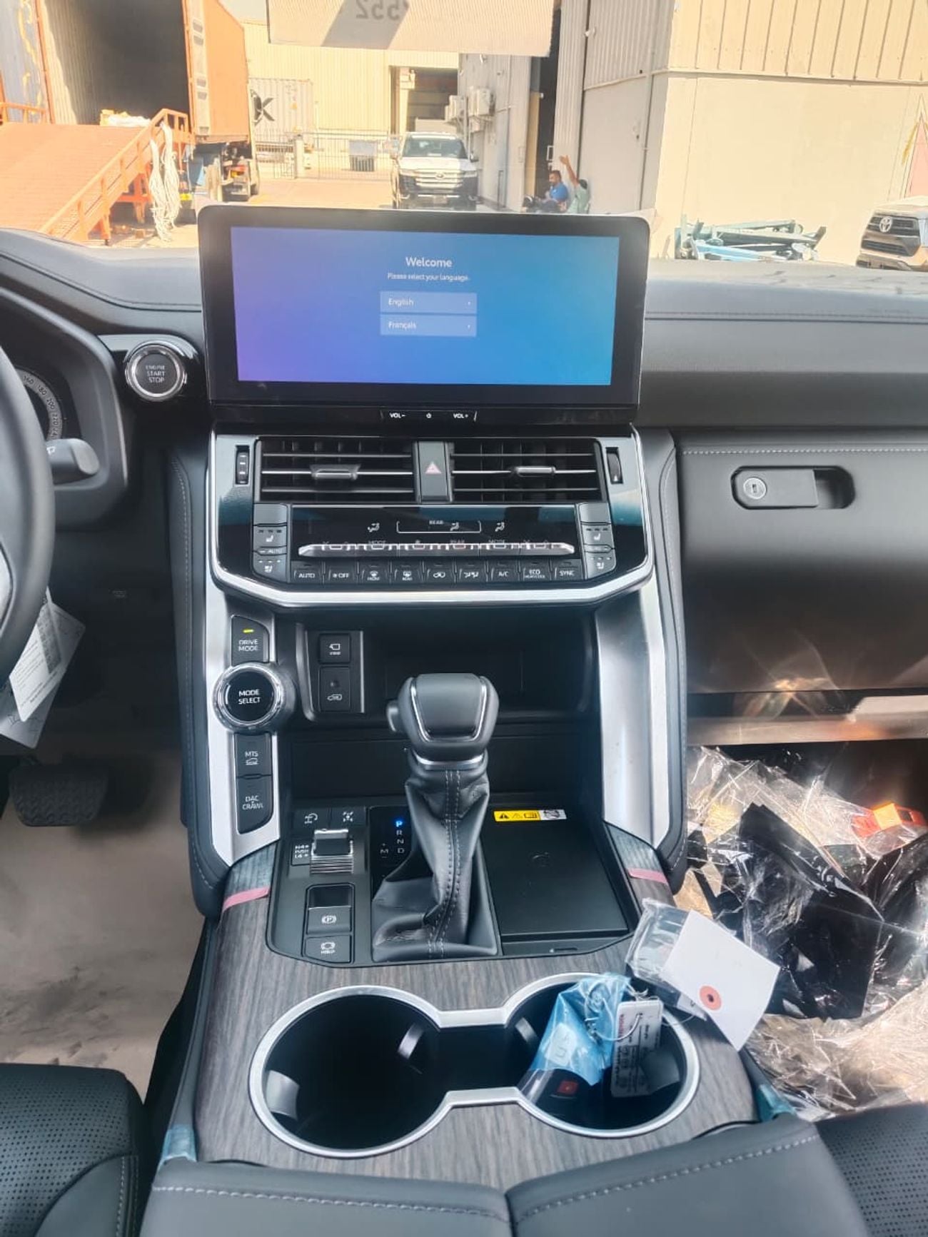 تويوتا لاند كروزر VXR 3.5L Petrol Automatic (EXPORT TO AFRICA ONLY)