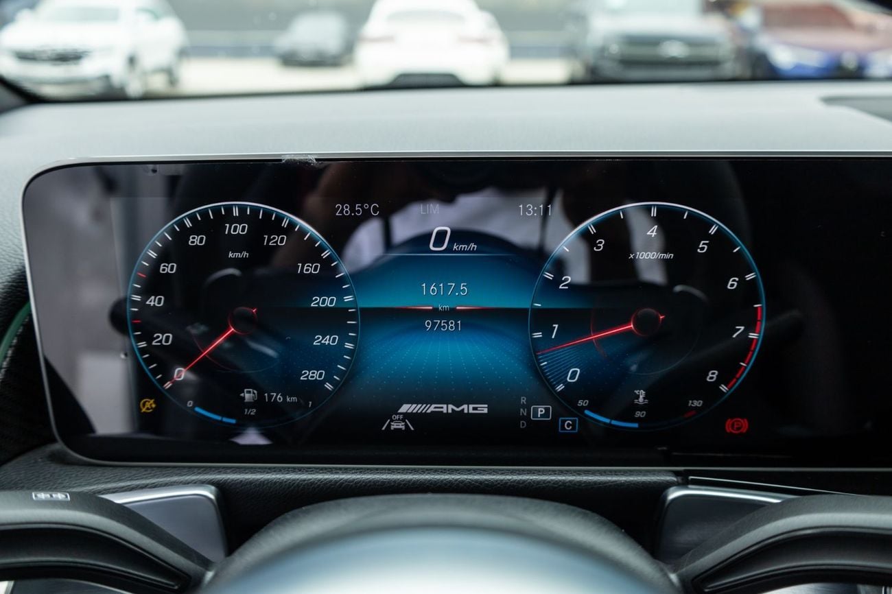 مرسيدس بنز GLB 35 4MATIC 2.0L (302 HP)