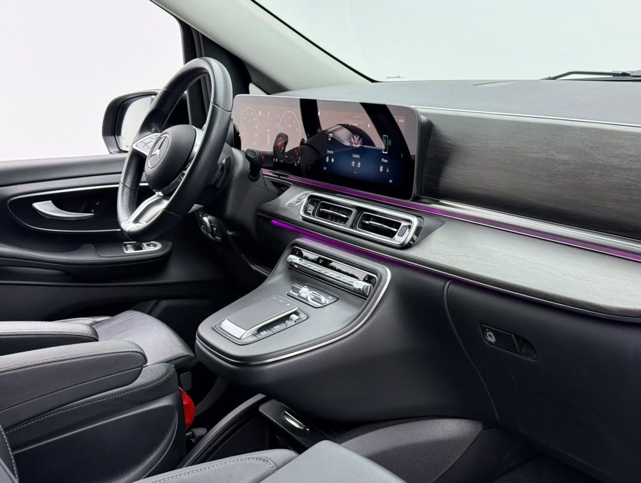 مرسيدس بنز V 300 أفانتجارد مرسيدس بنز V300 موديل 2025، ضمان مرسيدس بنز لمدة 3 سنوات + باقة خدمة، سجل صيانة كامل لدى مرسيدس بنز،