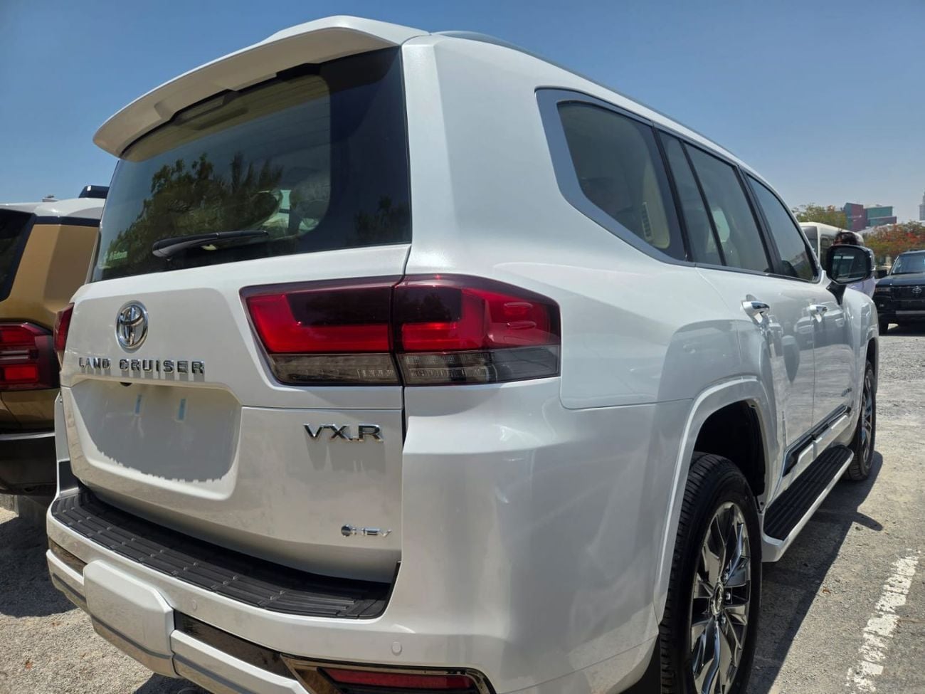 Toyota Land Cruiser VXR 2025 Toyota Land Cruiser LC300 VXR (Full-Option) 3.5L V6 Twin Turbo Hybrid A/T 4WD Export Only