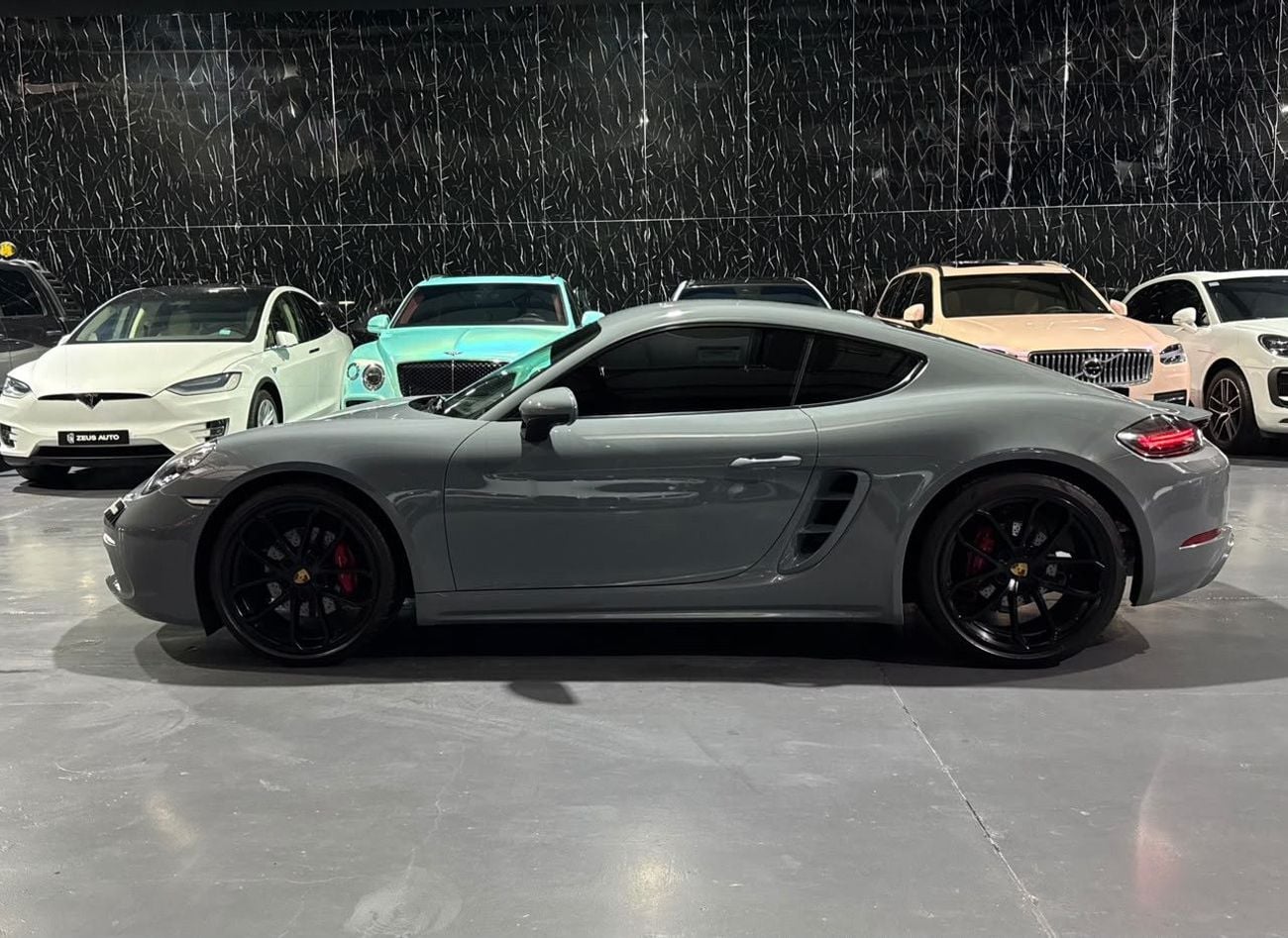 بورش كايمان 718 Porsche 718 cayman | GCC |  Rare ARCTIC Grey | Low Mileage