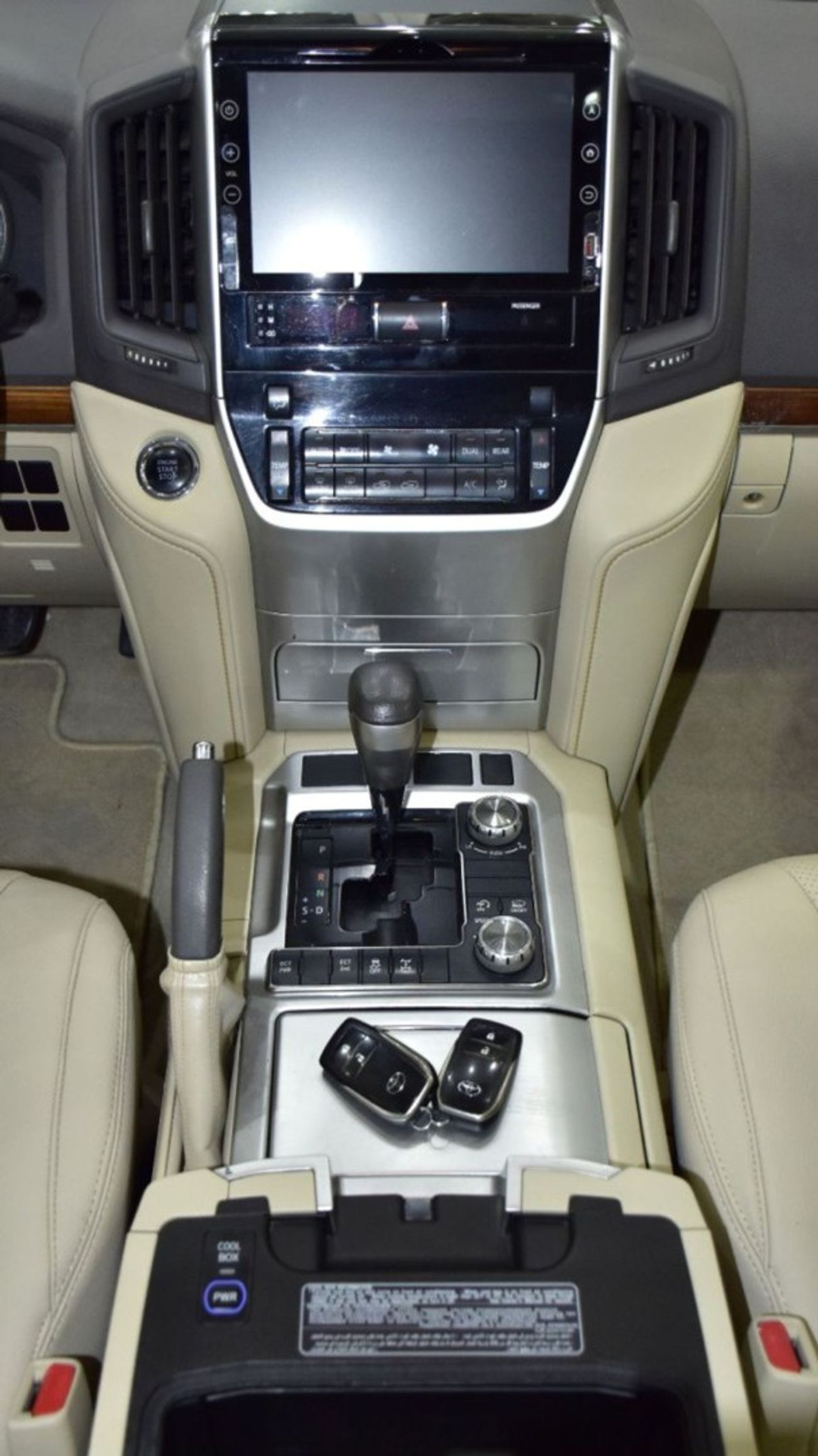 تويوتا لاند كروزر EXCELLENT DEAL for our Toyota Land Cruiser GXR ( 2018 Model ) in White Color GCC Specs