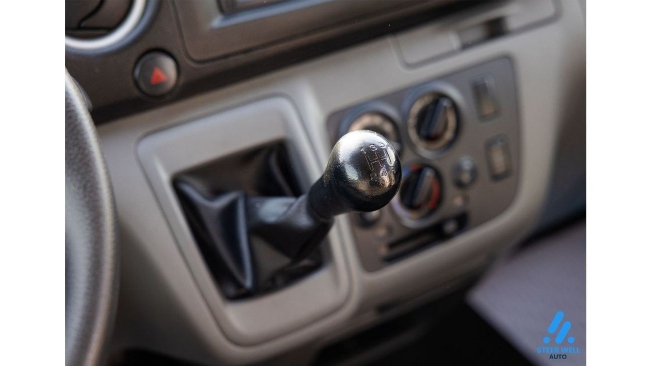 Nissan Urvan 2021 NV350 / High Roof 13 Seater - 2.5L RWD - Petrol M/T - GCC - Ready to Drive