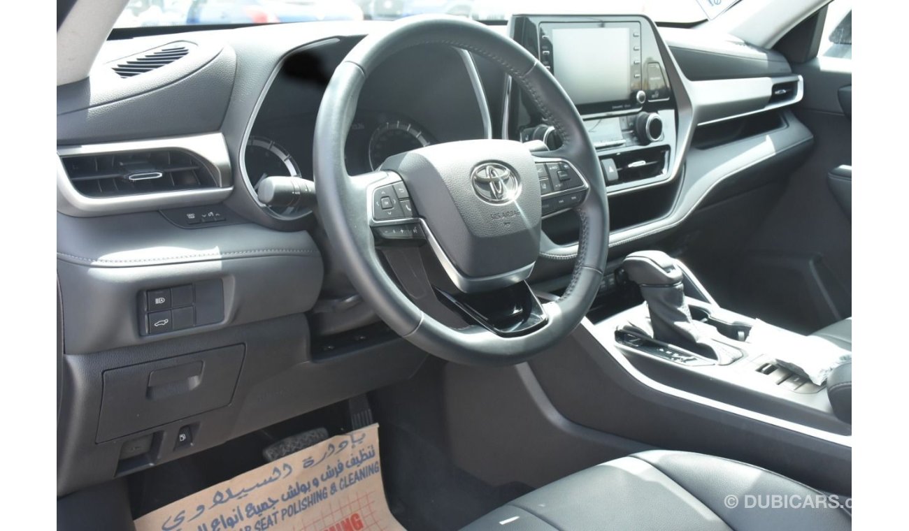 Toyota Highlander XLE AWD (7 seats )V-06 3.5 2021 CLEAN CAR / WITH WARRANTY