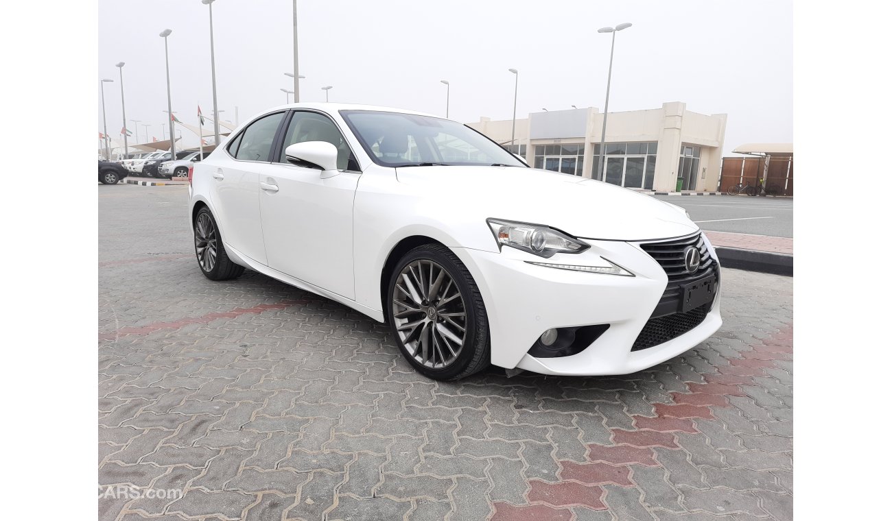 Lexus IS250 Lexus IS250 GCC 2104 Full options very celen car