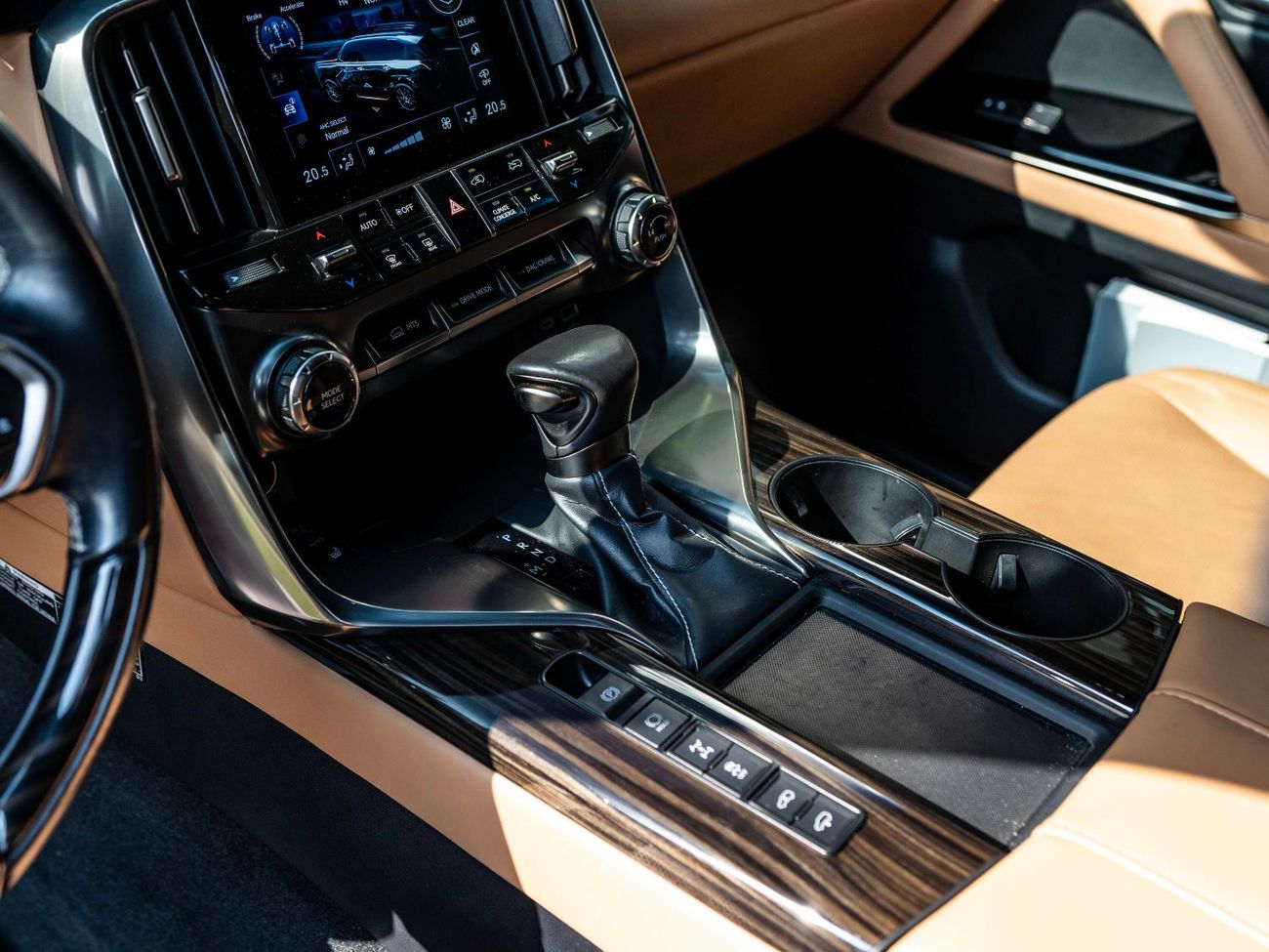 Lexus LX 600 Prestige 3.5L ( CYL)