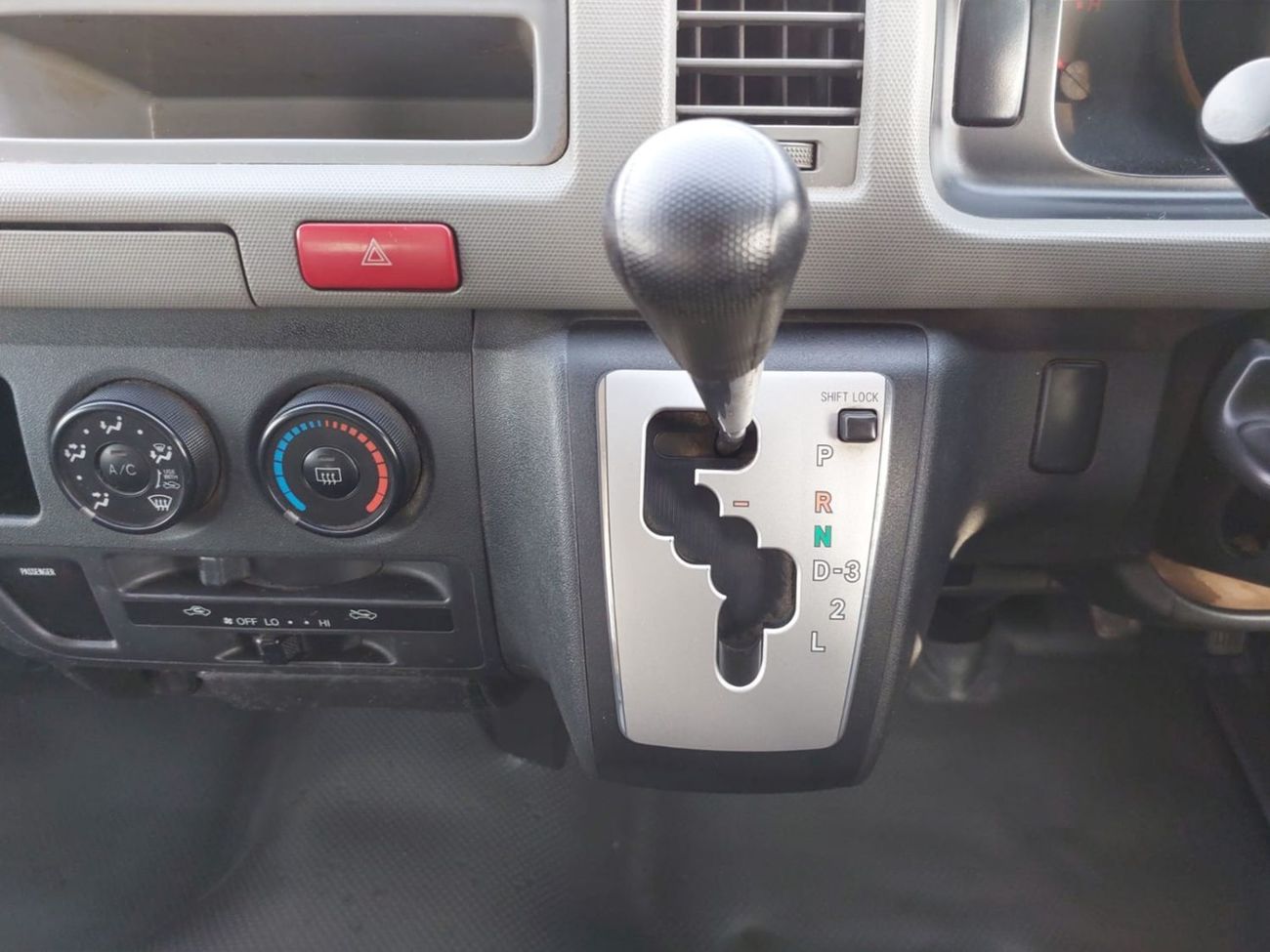 Toyota Hiace TOYOTA HIACE COMMUTER VAN RHD 2011 MODEL 2.7 L PETROL AUTOMATIC(PM24057)