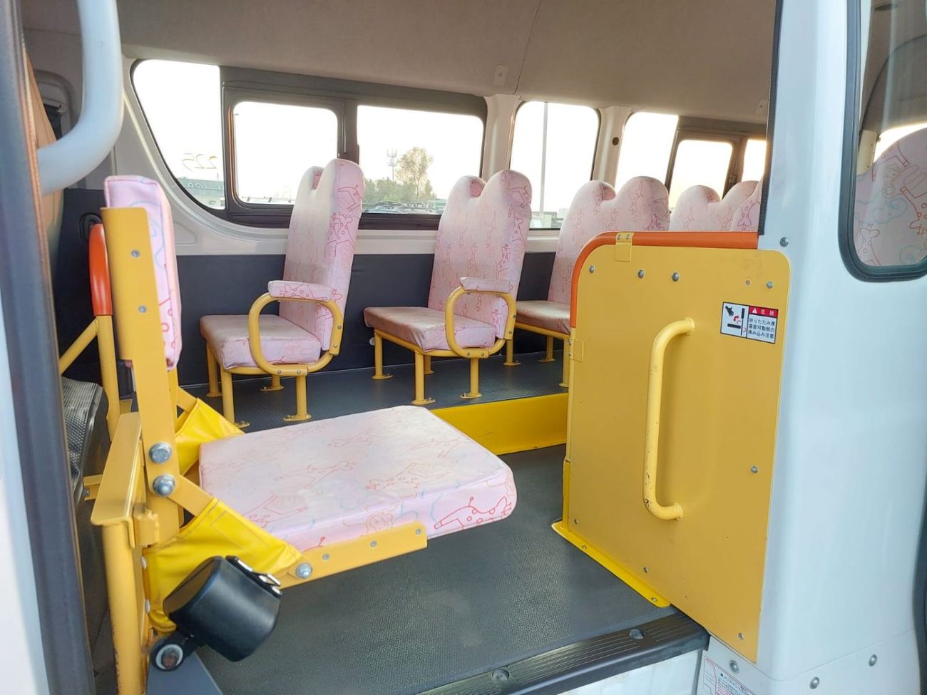 Toyota Hiace TOYOTA HIACE VAN RHD 2017 MODEL 2.7 L PETROL AUTOMATIC(PM80878)